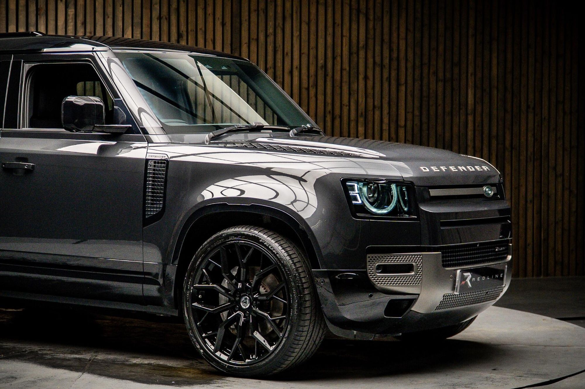 LAND ROVER DEFENDER DIESEL ESTATE 3.0 D300 X-Dynamic SE 130 5dr Auto for sale UK - Slide 10