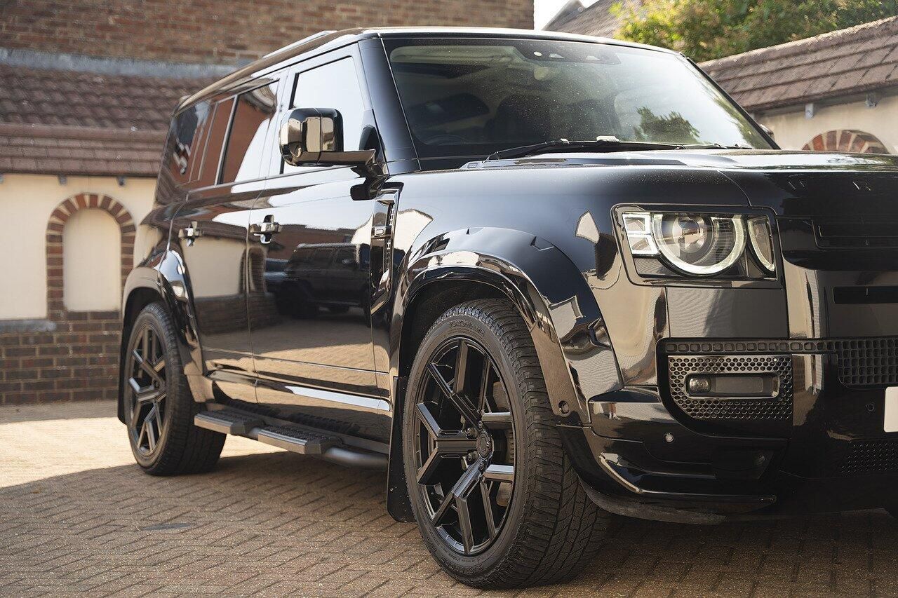 LAND ROVER DEFENDER ESTATE SPECIAL EDITIONS 3.0 D250 XS Edition 110 5dr Auto for sale UK - Slide 7
