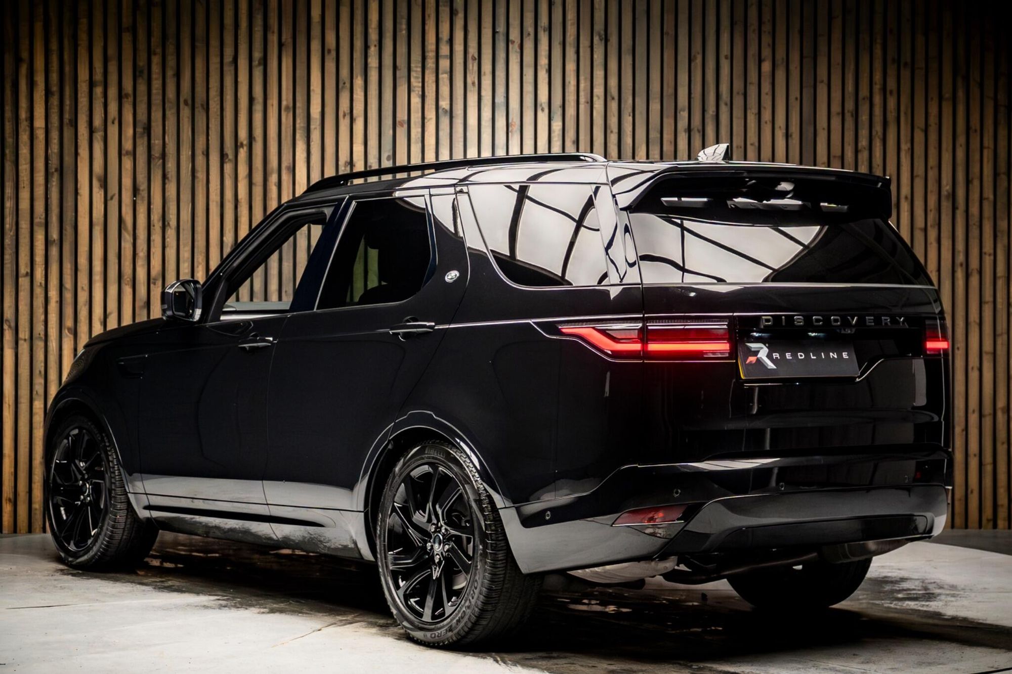 LAND ROVER DISCOVERY DIESEL SW 3.0 D300 Dynamic SE 5dr Auto for sale UK - Slide 3