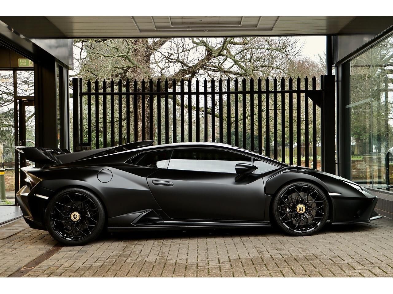 LAMBORGHINI HURACAN EVO COUPE 5.2 V10 640 STO 2dr Auto for sale UK - Slide 7