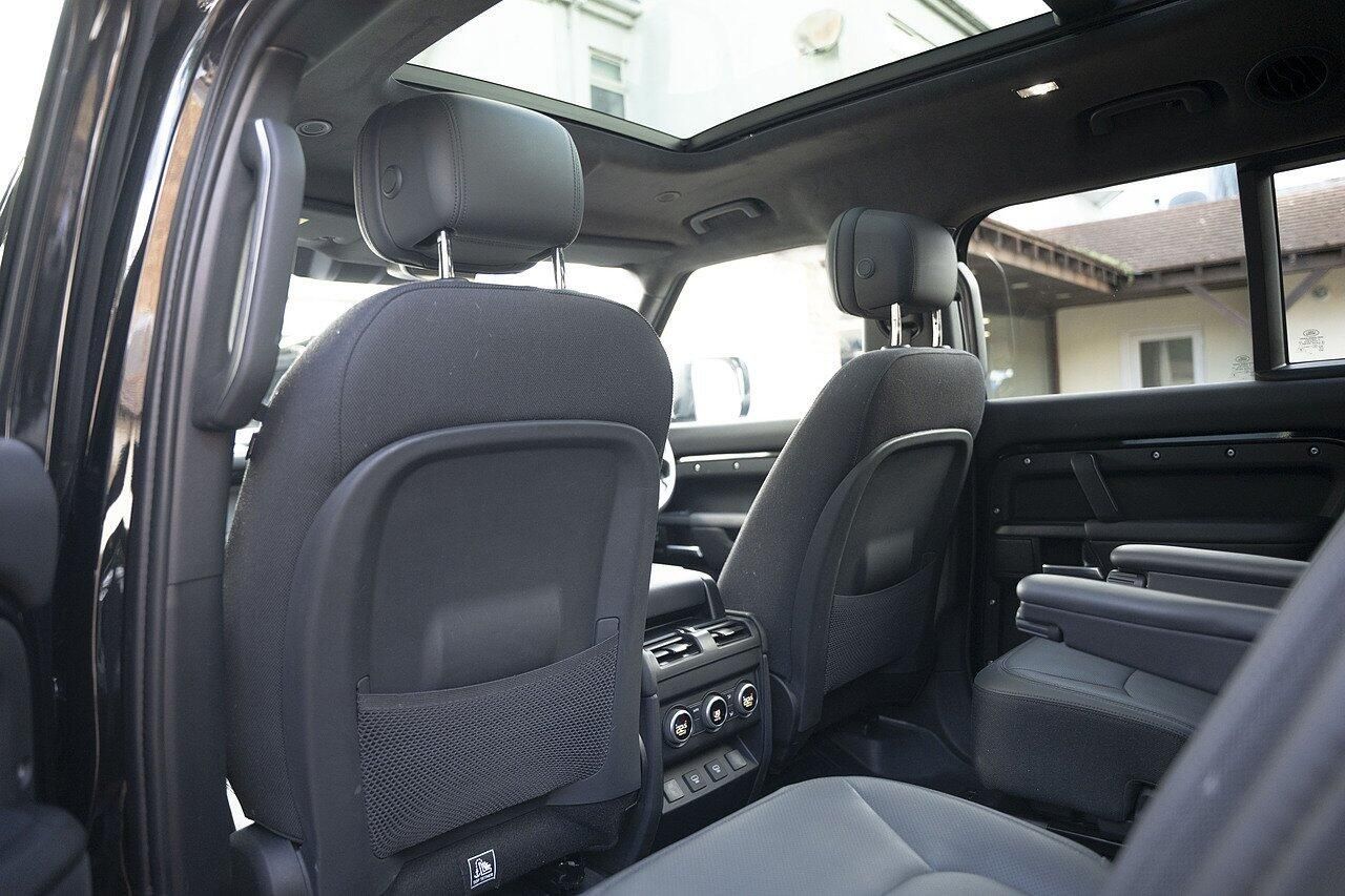 LAND ROVER DEFENDER DIESEL ESTATE 3.0 D350 X-Dynamic HSE 130 5dr Auto for sale UK - Slide 10