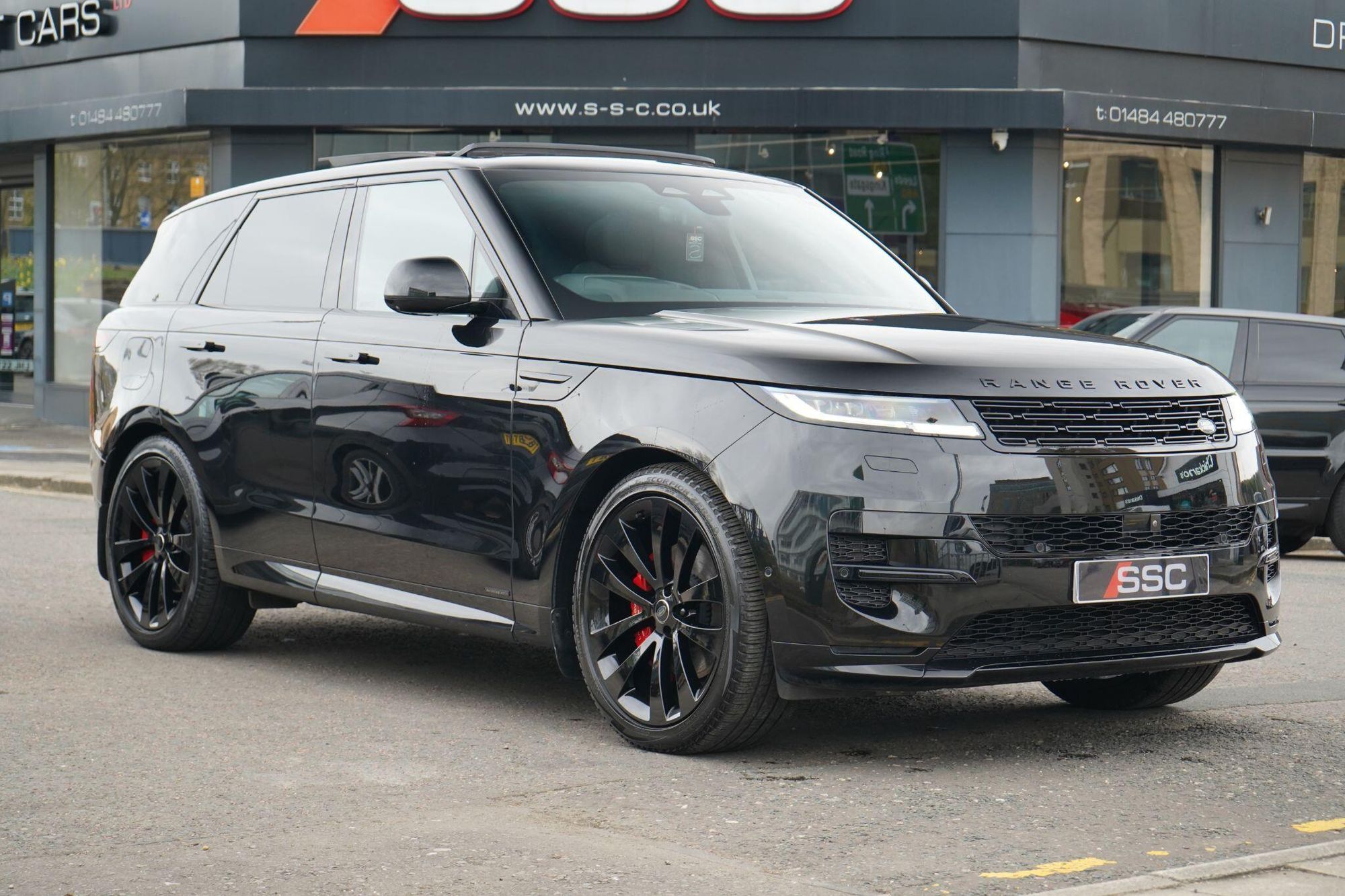 LAND ROVER RANGE ROVER SPORT DIESEL ESTATE 3.0 D300 Autobiography 5dr Auto for sale UK - Slide 5