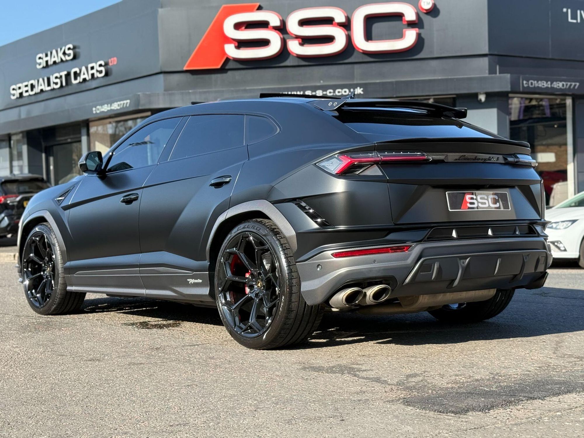 LAMBORGHINI URUS ESTATE 4.0T FSI V8 Performante 5dr Auto for sale UK - Slide 2