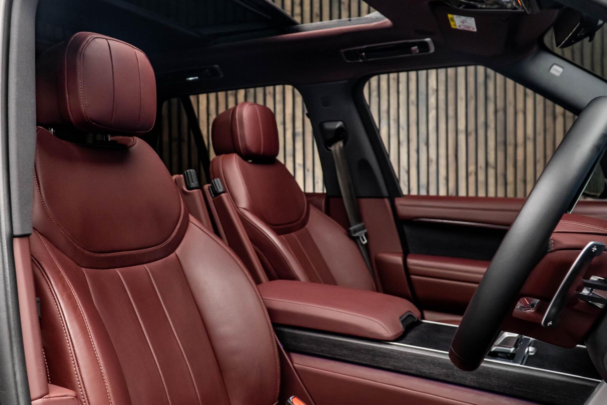 LAND ROVER RANGE ROVER DIESEL ESTATE 3.0 D350 HSE 4dr Auto for sale UK - Slide 2