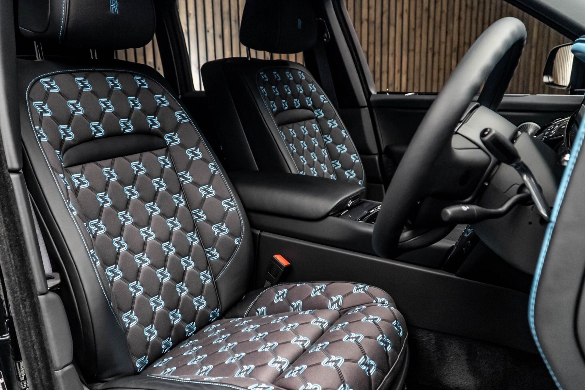 ROLLS-ROYCE CULLINAN ESTATE II Black Badge 5dr Auto for sale UK - Slide 2