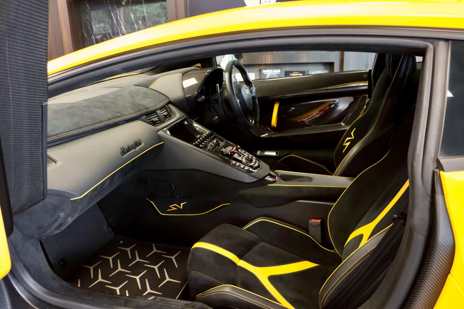LAMBORGHINI AVENTADOR COUPE LP 750-4 Superveloce 2dr ISR for sale UK - Slide 5
