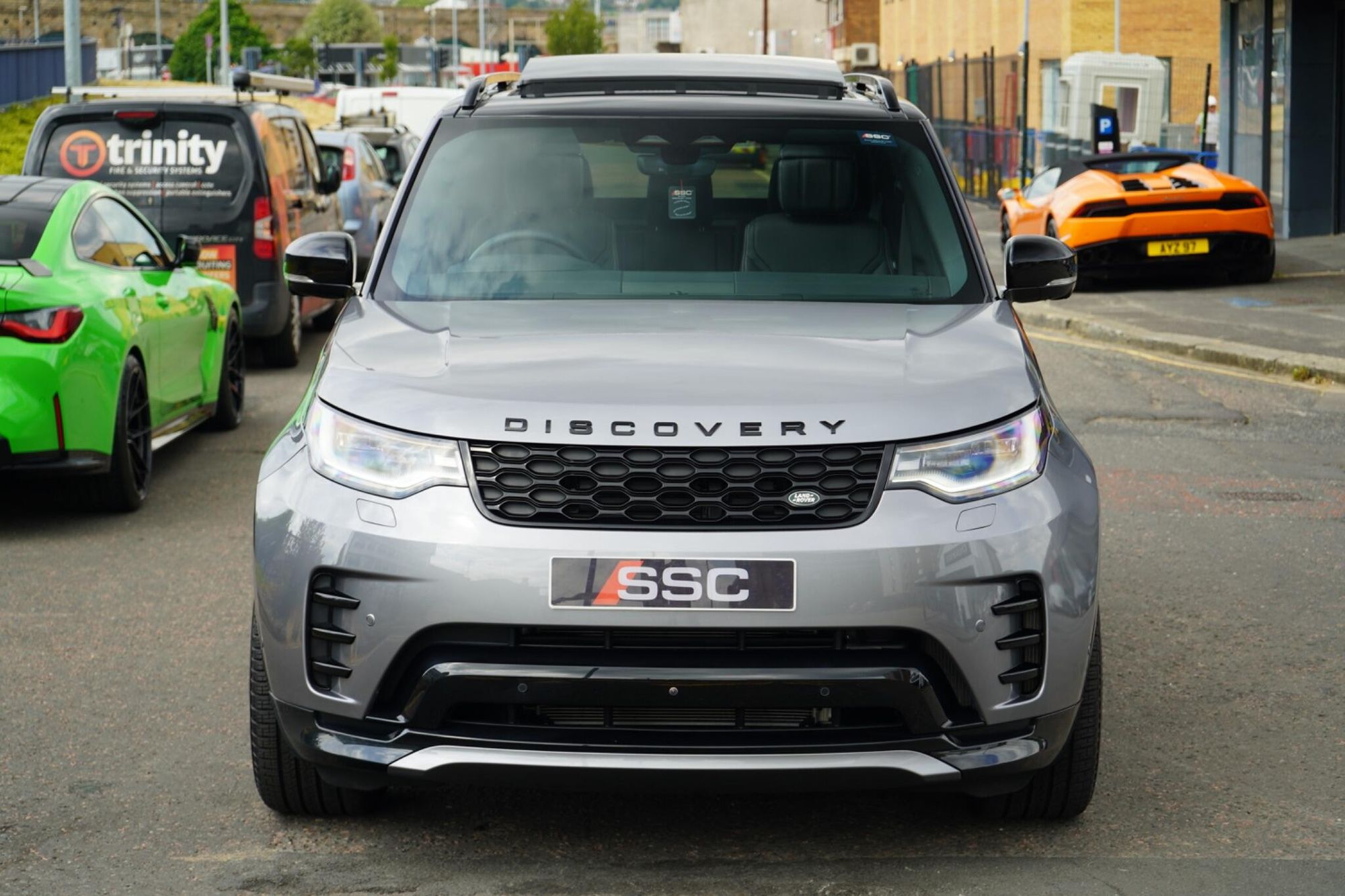 LAND ROVER DISCOVERY DIESEL SW 3.0 D350 Dynamic HSE 5dr Auto for sale UK - Slide 6
