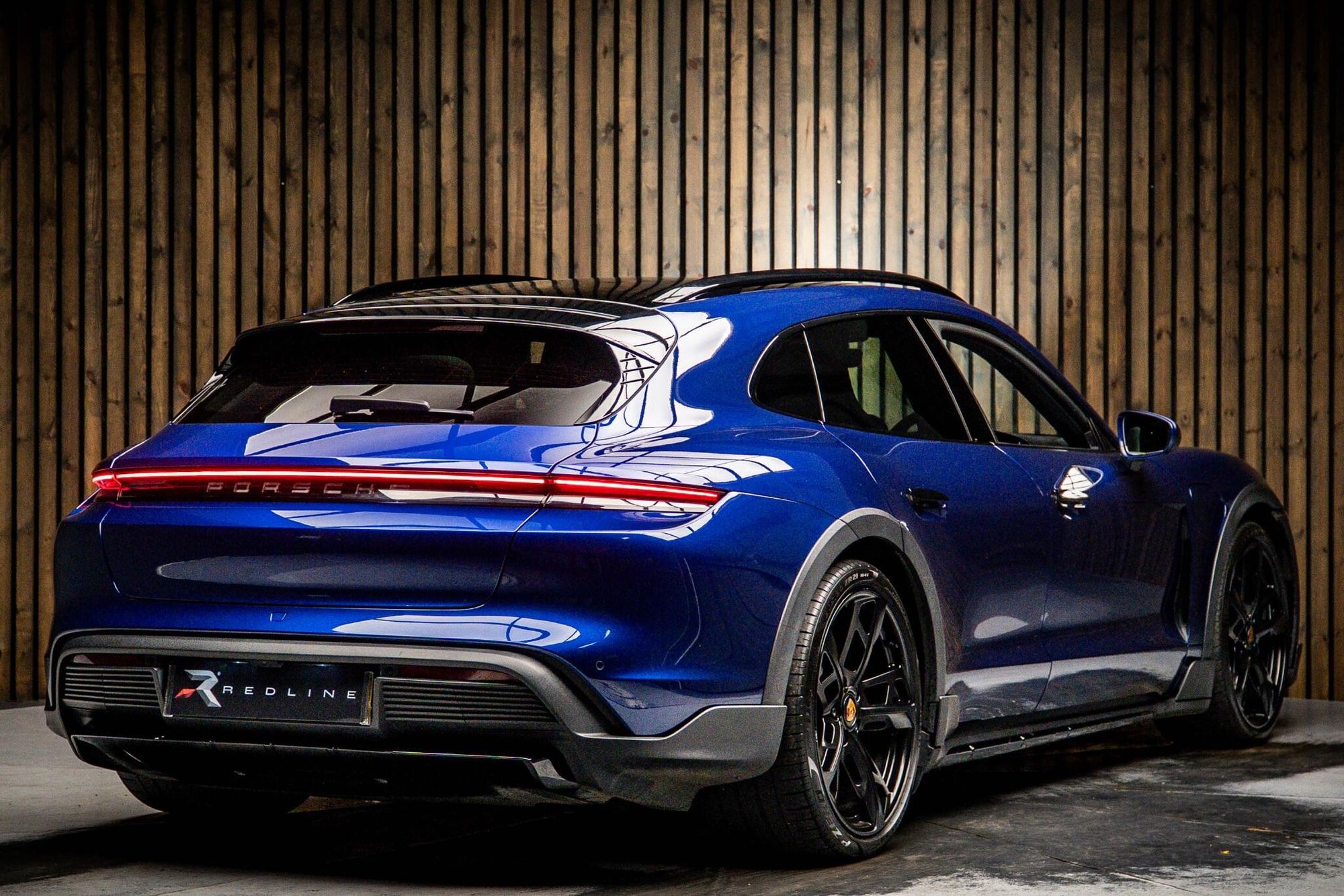 PORSCHE TAYCAN CROSS TURISMO 350kW 4 93kWh 5dr Auto for sale UK - Slide 4