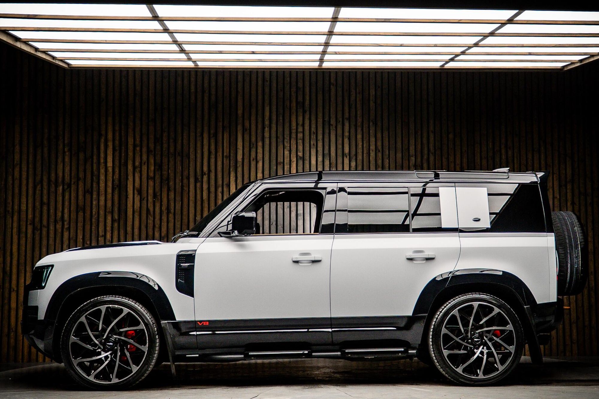 LAND ROVER DEFENDER ESTATE 5.0 P525 V8 110 5dr Auto for sale UK - Slide 7