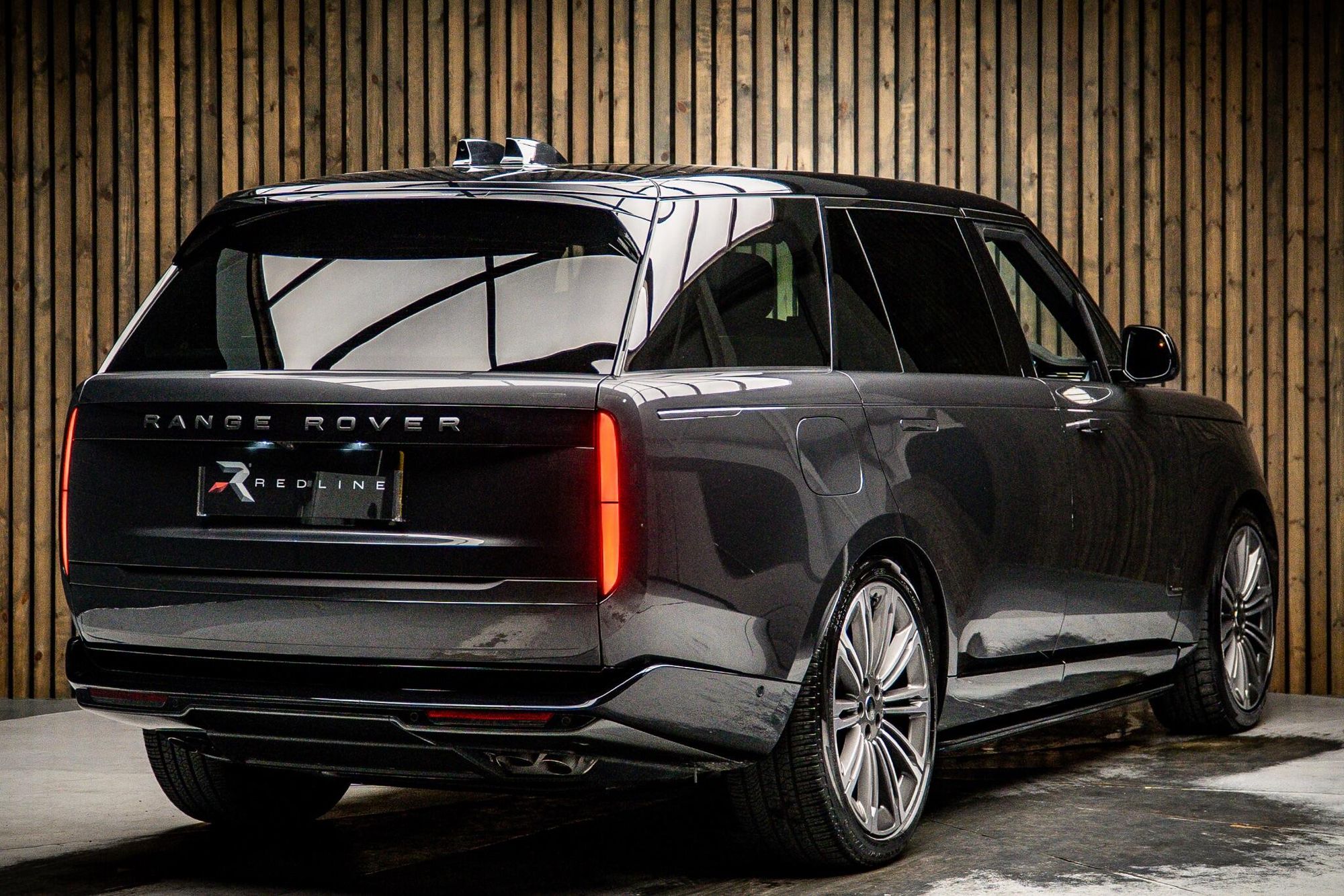 LAND ROVER RANGE ROVER ESTATE 4.4 P530 V8 Autobiography LWB 4dr Auto [7 Seat] for sale UK - Slide 4