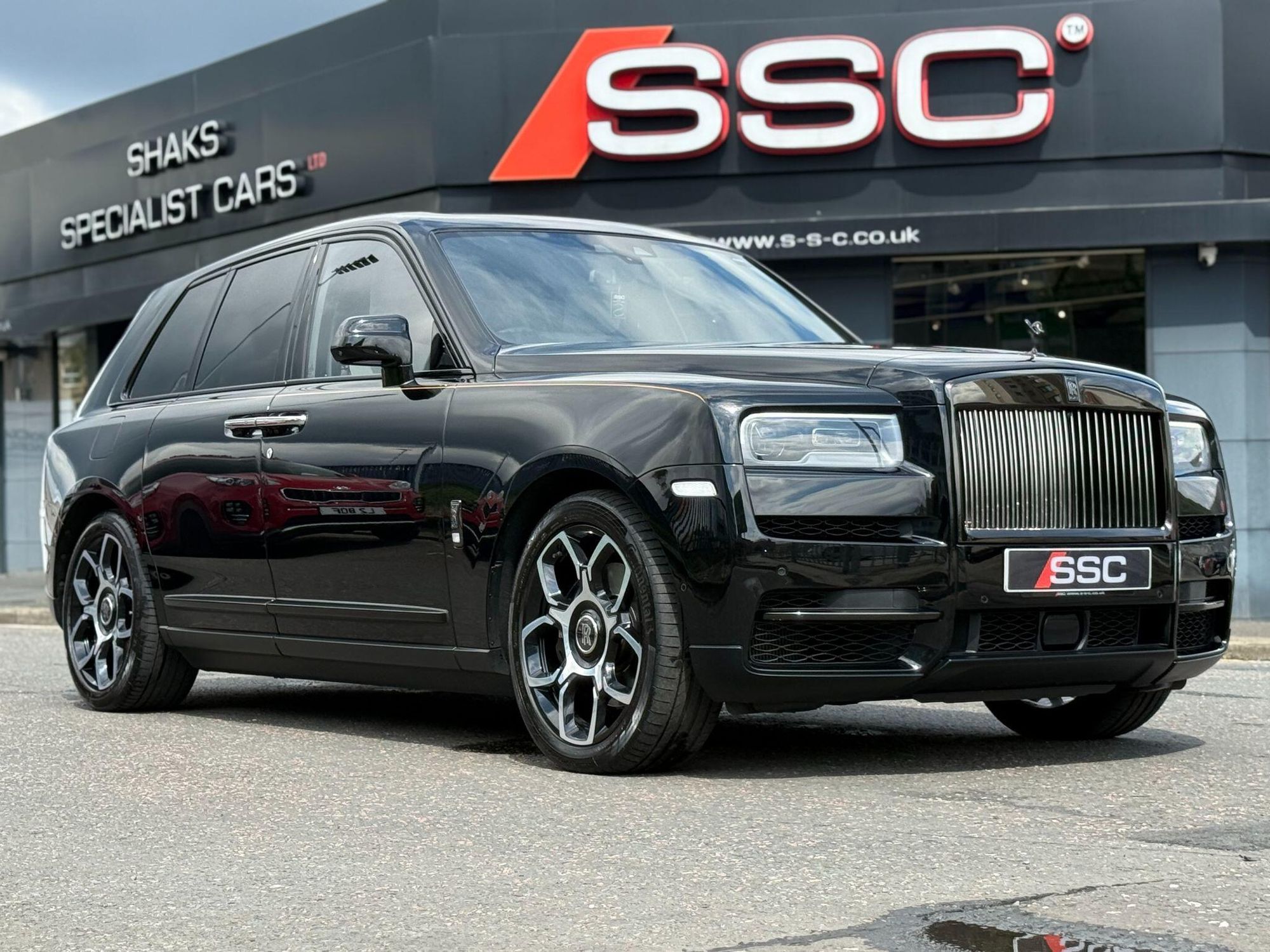 ROLLS-ROYCE CULLINAN ESTATE Black Badge 5dr Auto for sale UK - Slide 5