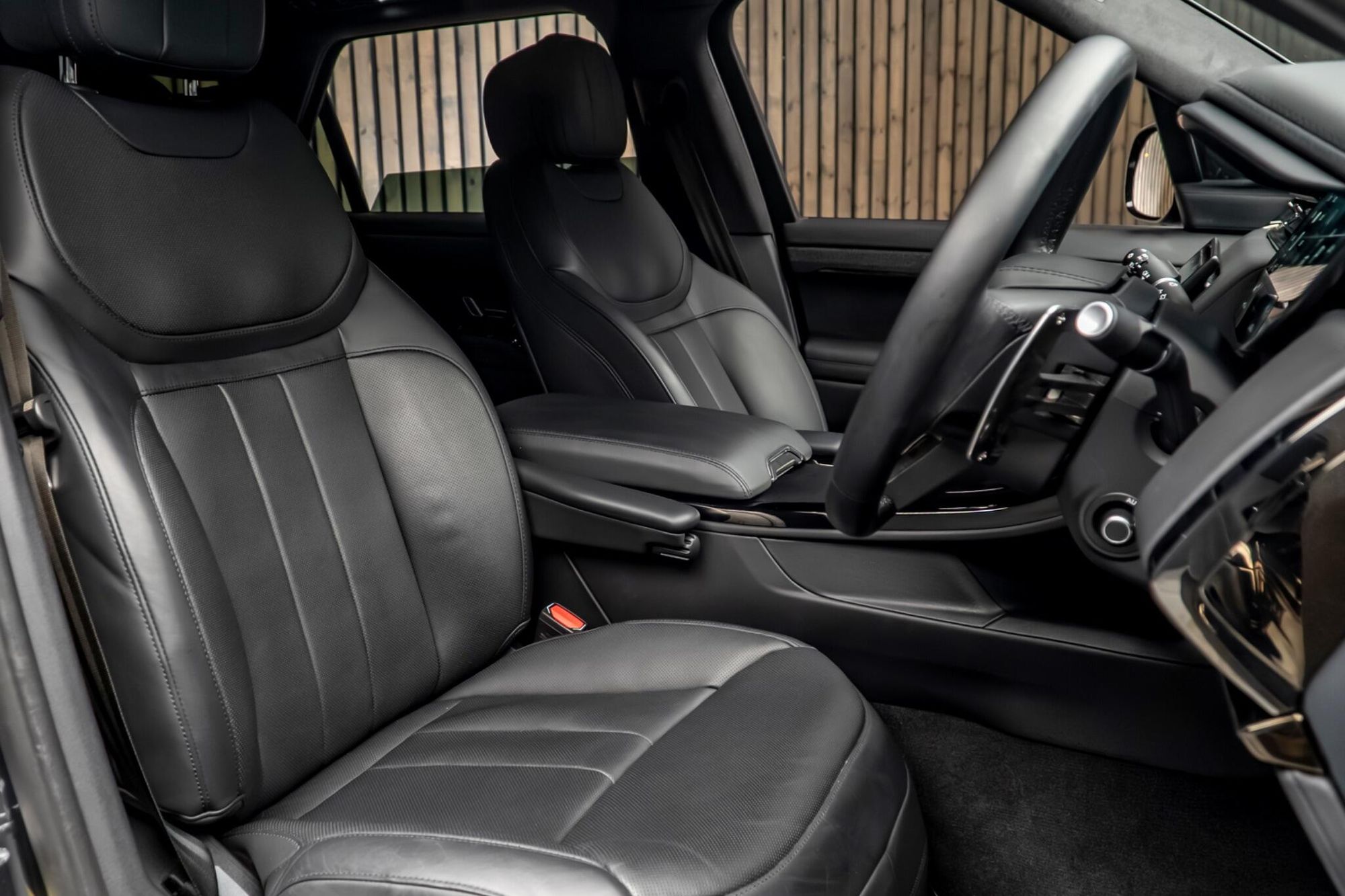 LAND ROVER RANGE ROVER SPORT DIESEL ESTATE 3.0 D350 Autobiography 5dr Auto for sale UK - Slide 2