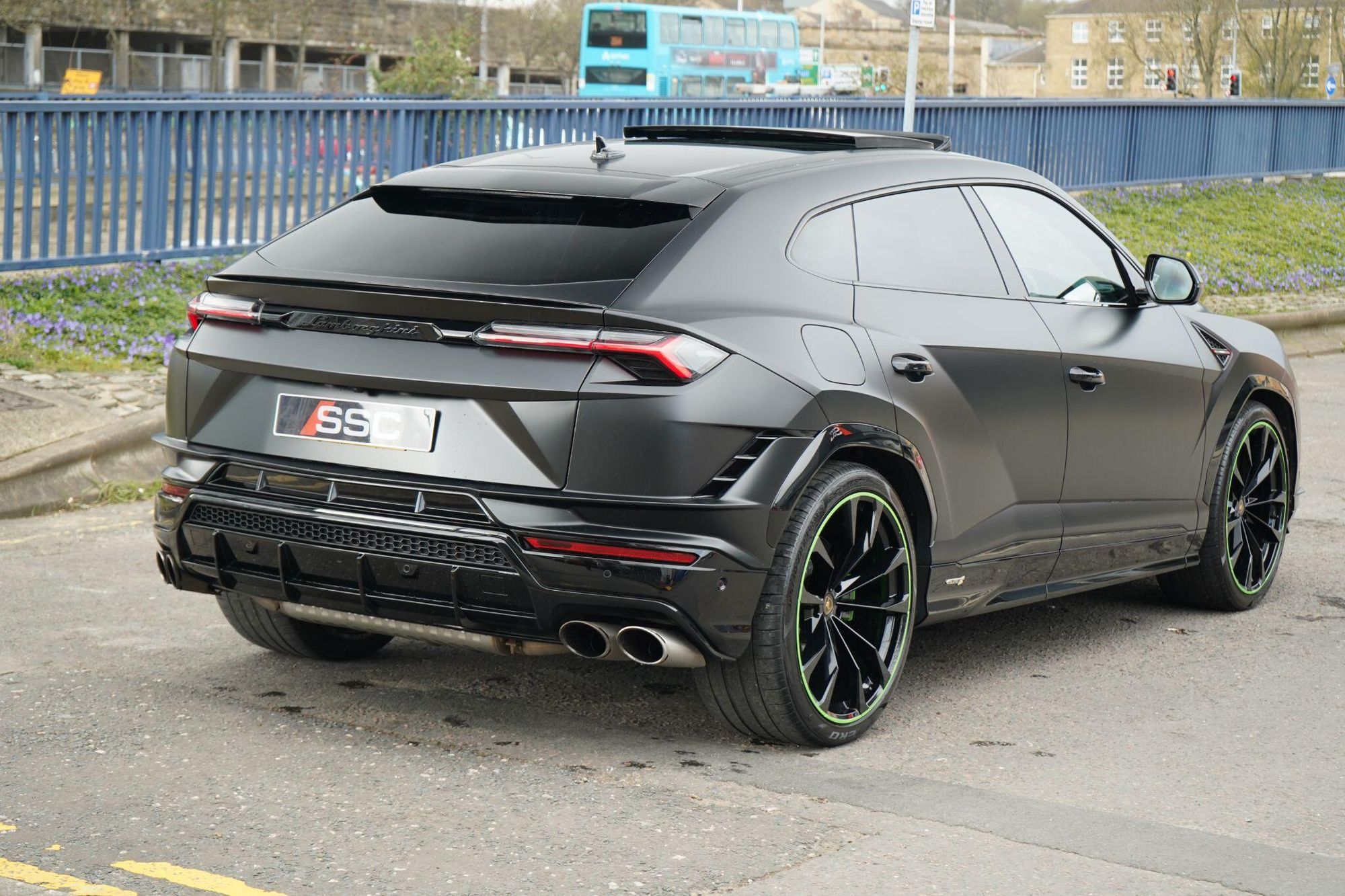 LAMBORGHINI URUS ESTATE 4.0T FSI V8 S 5dr Auto for sale UK - Slide 10