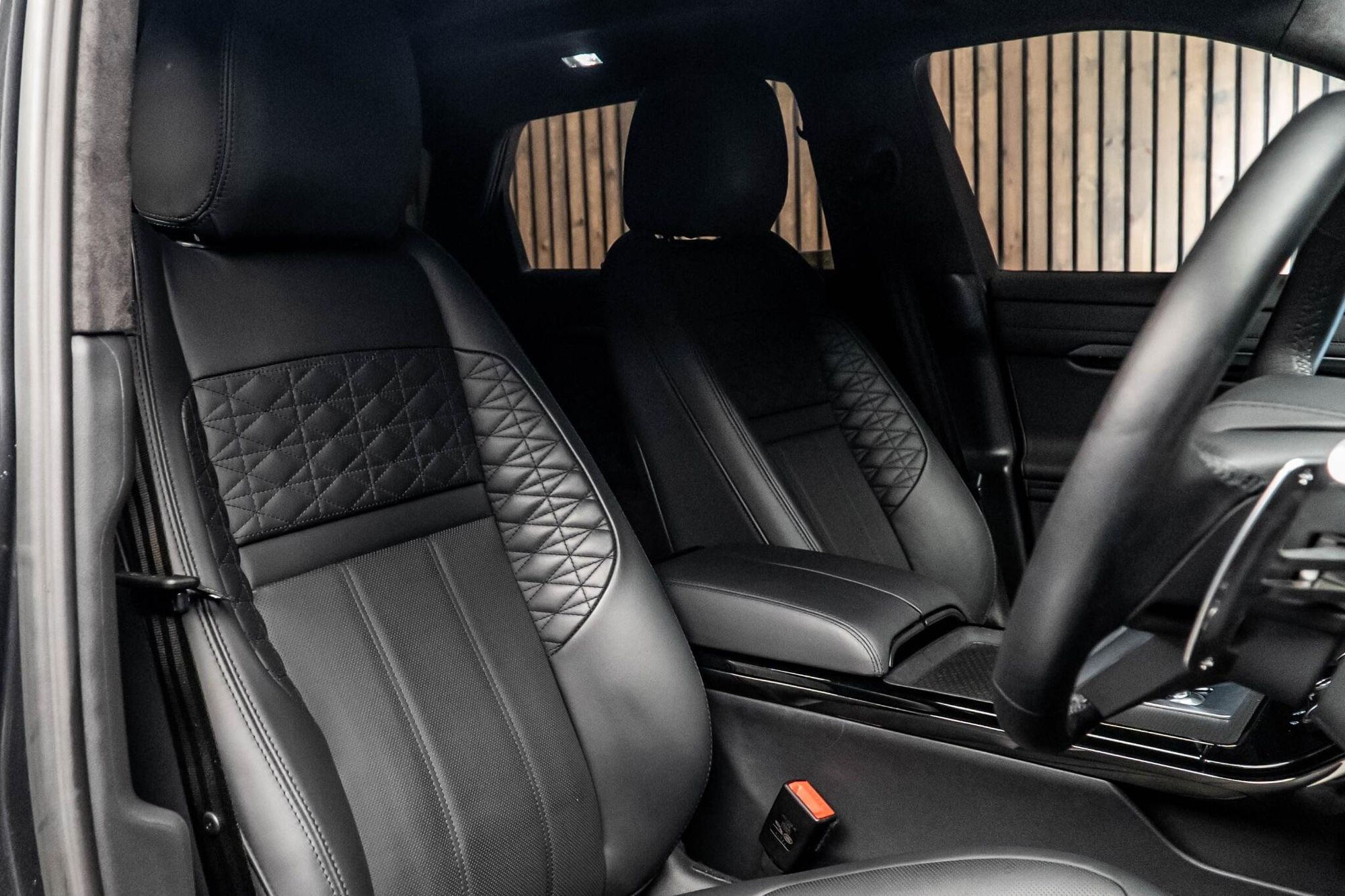 LAND ROVER RANGE ROVER EVOQUE HATCHBACK 1.5 P300e Autobiography 5dr Auto for sale UK - Slide 2