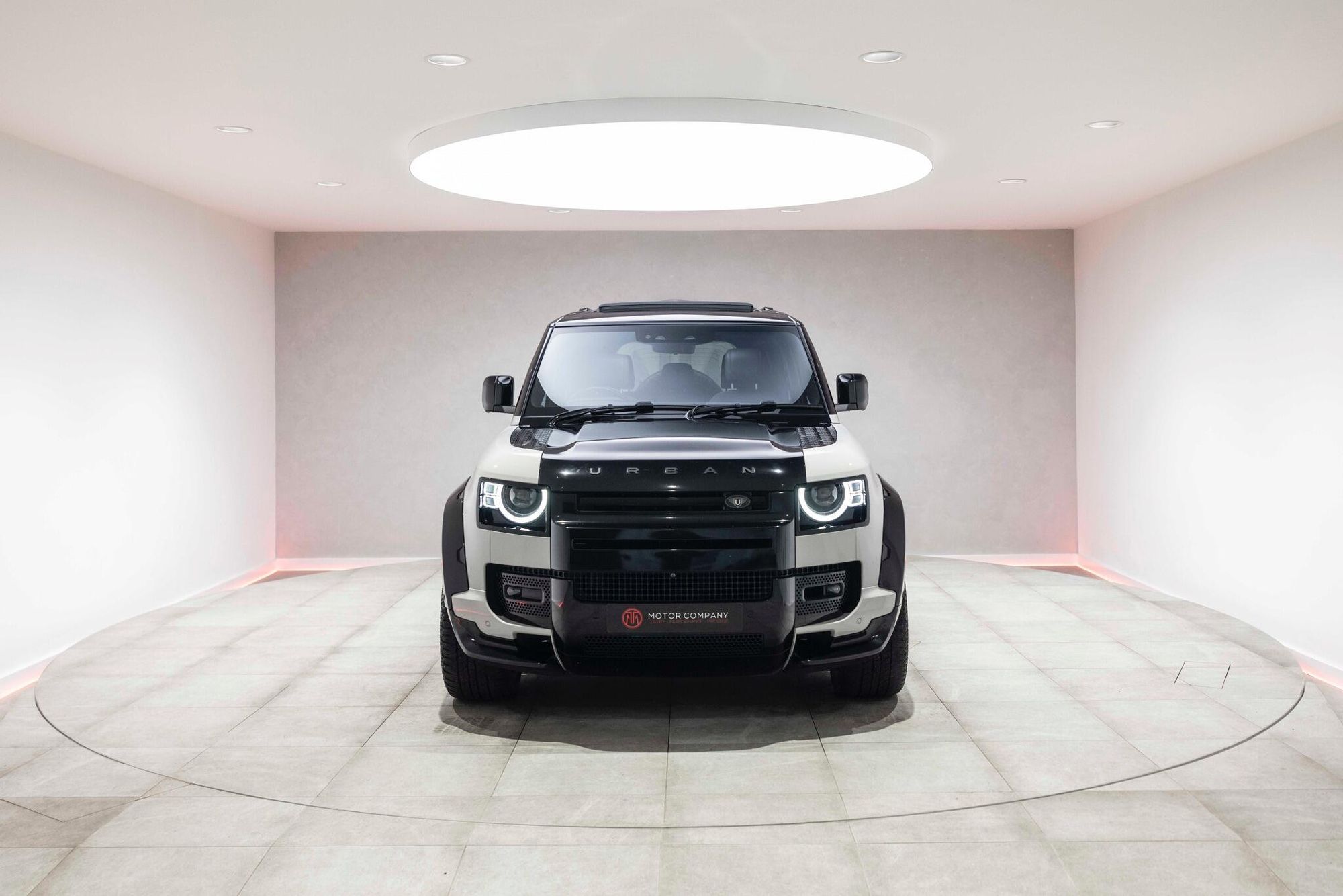 LAND ROVER DEFENDER DIESEL ESTATE 3.0 D250 X-Dynamic HSE 110 5dr Auto for sale UK - Slide 9