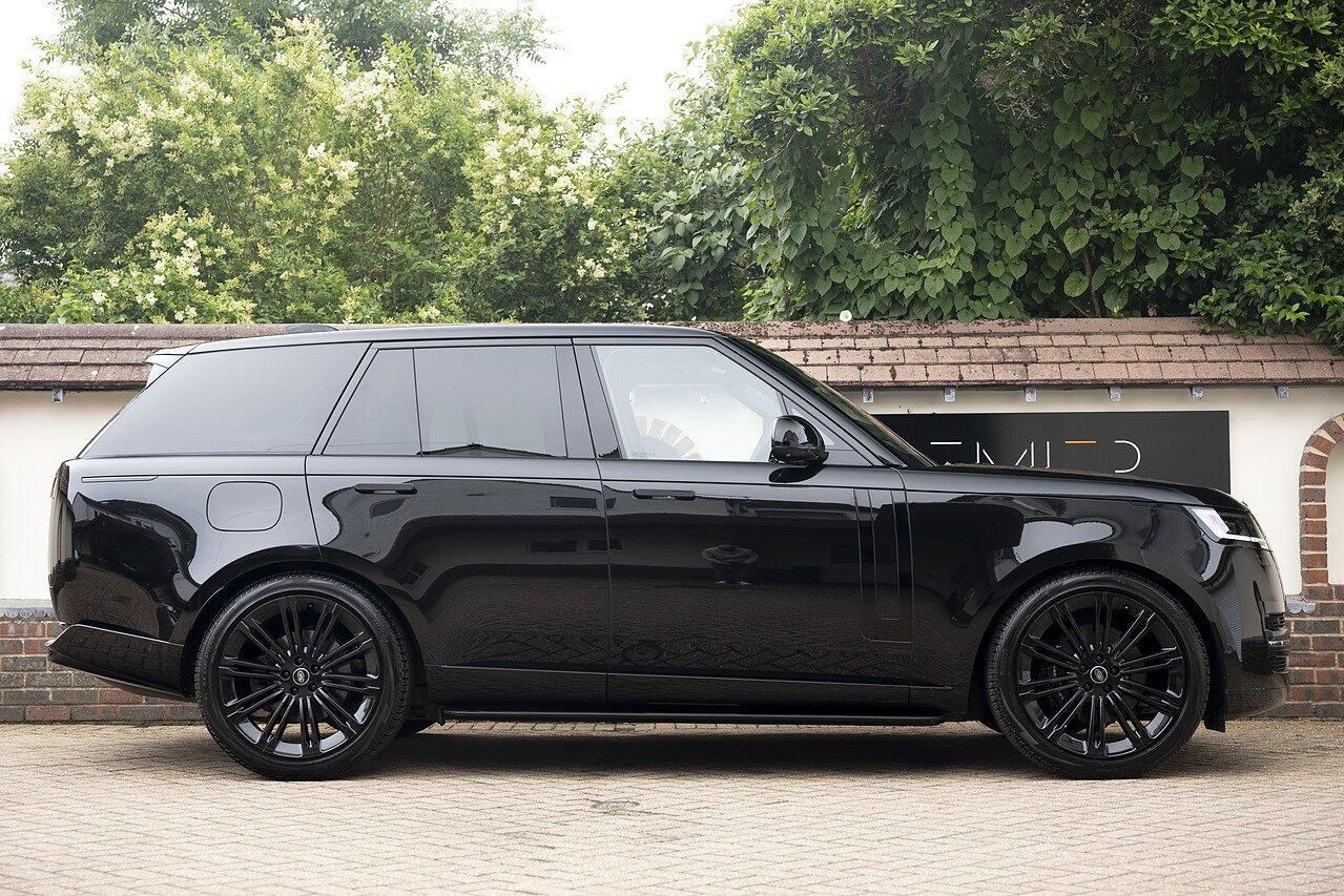 LAND ROVER RANGE ROVER DIESEL ESTATE 3.0 D350 Autobiography 4dr Auto for sale UK - Slide 3