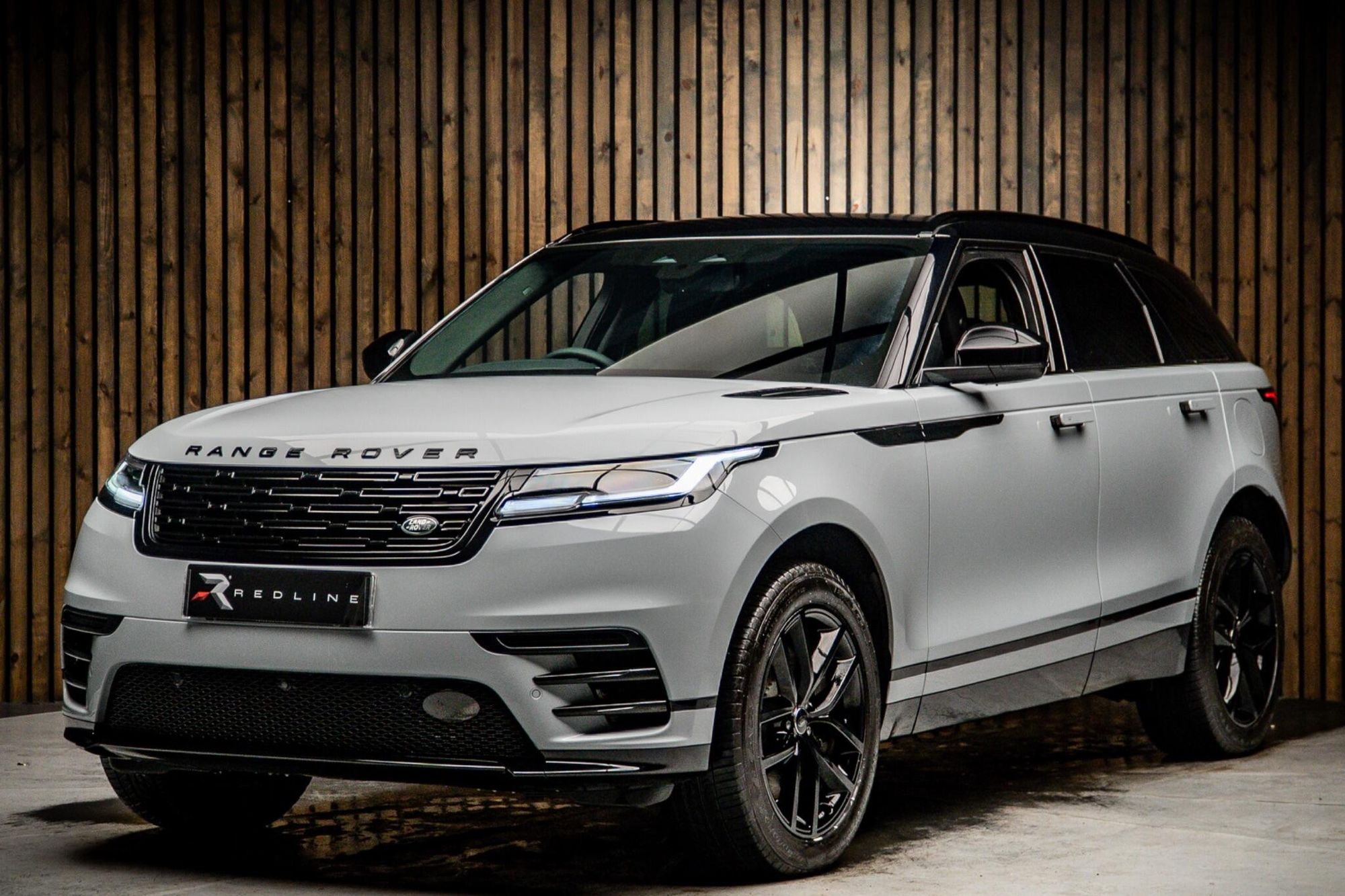 LAND ROVER RANGE ROVER VELAR ESTATE 2.0 P400e Dynamic SE 5dr Auto for sale UK - Slide 8