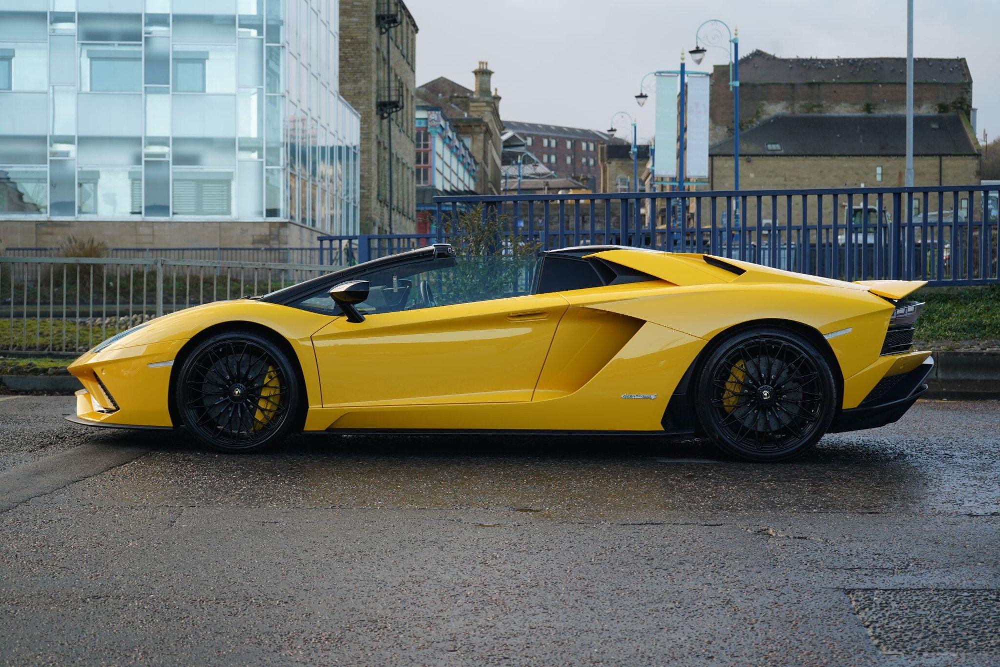 LAMBORGHINI AVENTADOR ROADSTER LP 740-4 S 2dr ISR for sale UK - Slide 9