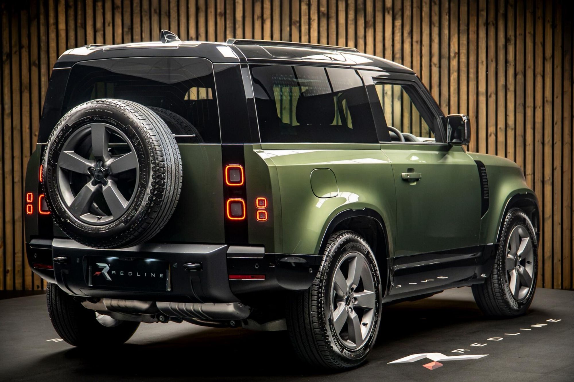 Land Rover Defender 90 X-Dynamic SE 3.0 D250 MHEV X-Dynamic SE Auto 4WD Euro 6 (s/s) 3dr for sale UK - Slide 4