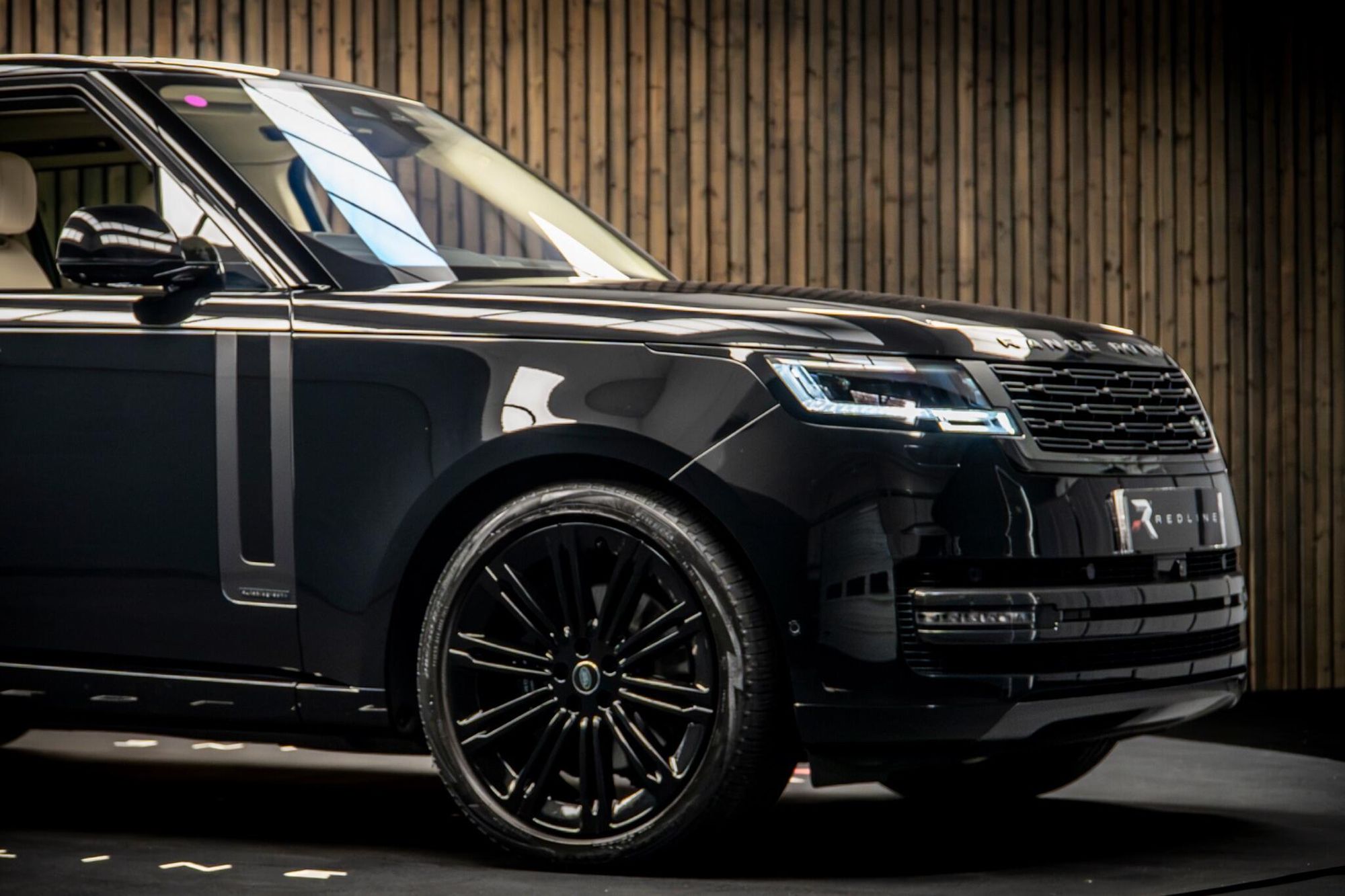 LAND ROVER RANGE ROVER ESTATE 3.0 P400 Autobiography LWB 4dr Auto [7 Seat] for sale UK - Slide 9