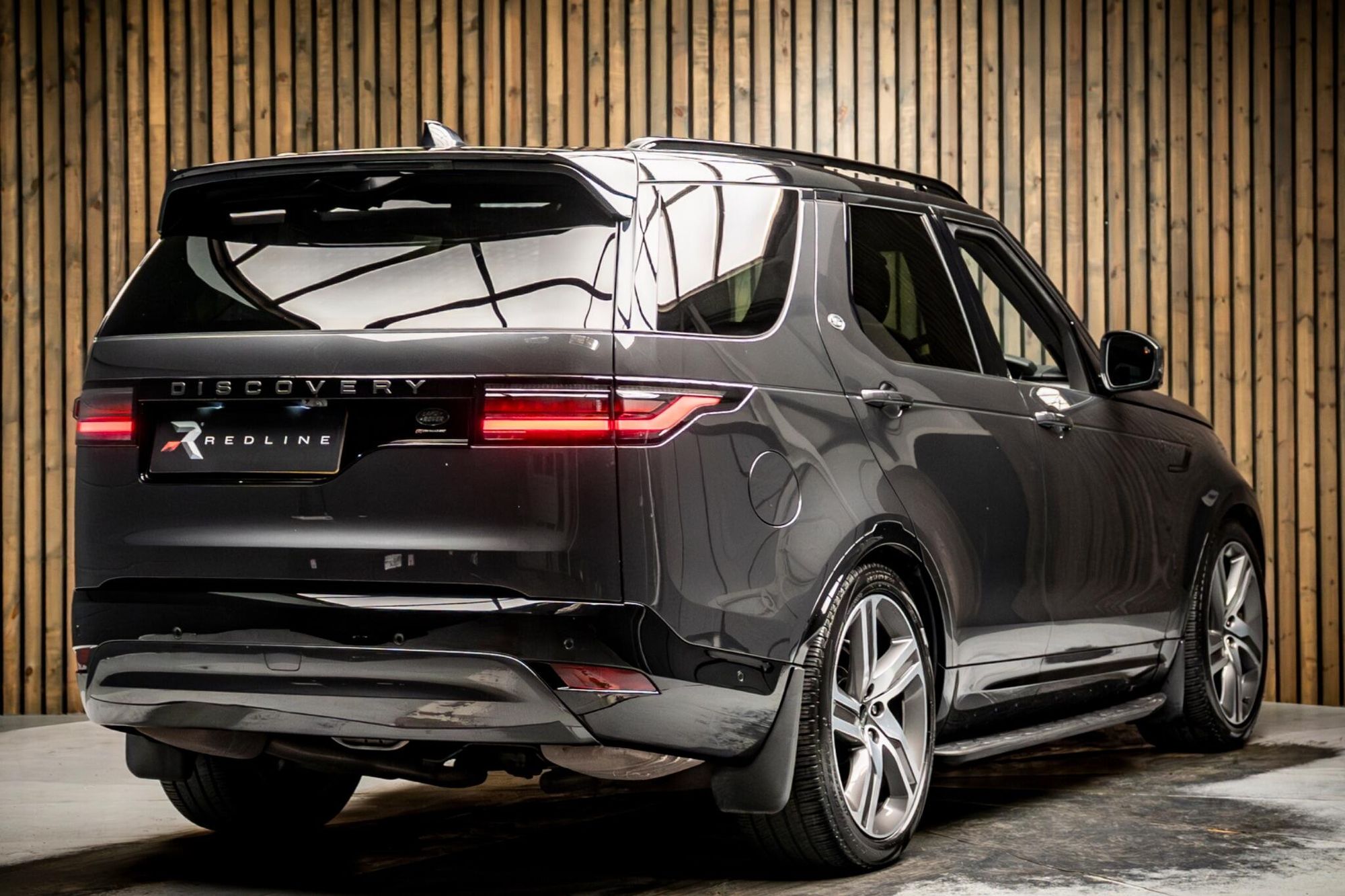 LAND ROVER DISCOVERY DIESEL SW 3.0 D300 R-Dynamic HSE 5dr Auto for sale UK - Slide 4