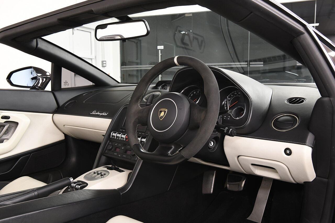 LAMBORGHINI GALLARDO SPYDER LP 560-4 2dr for sale UK - Slide 4