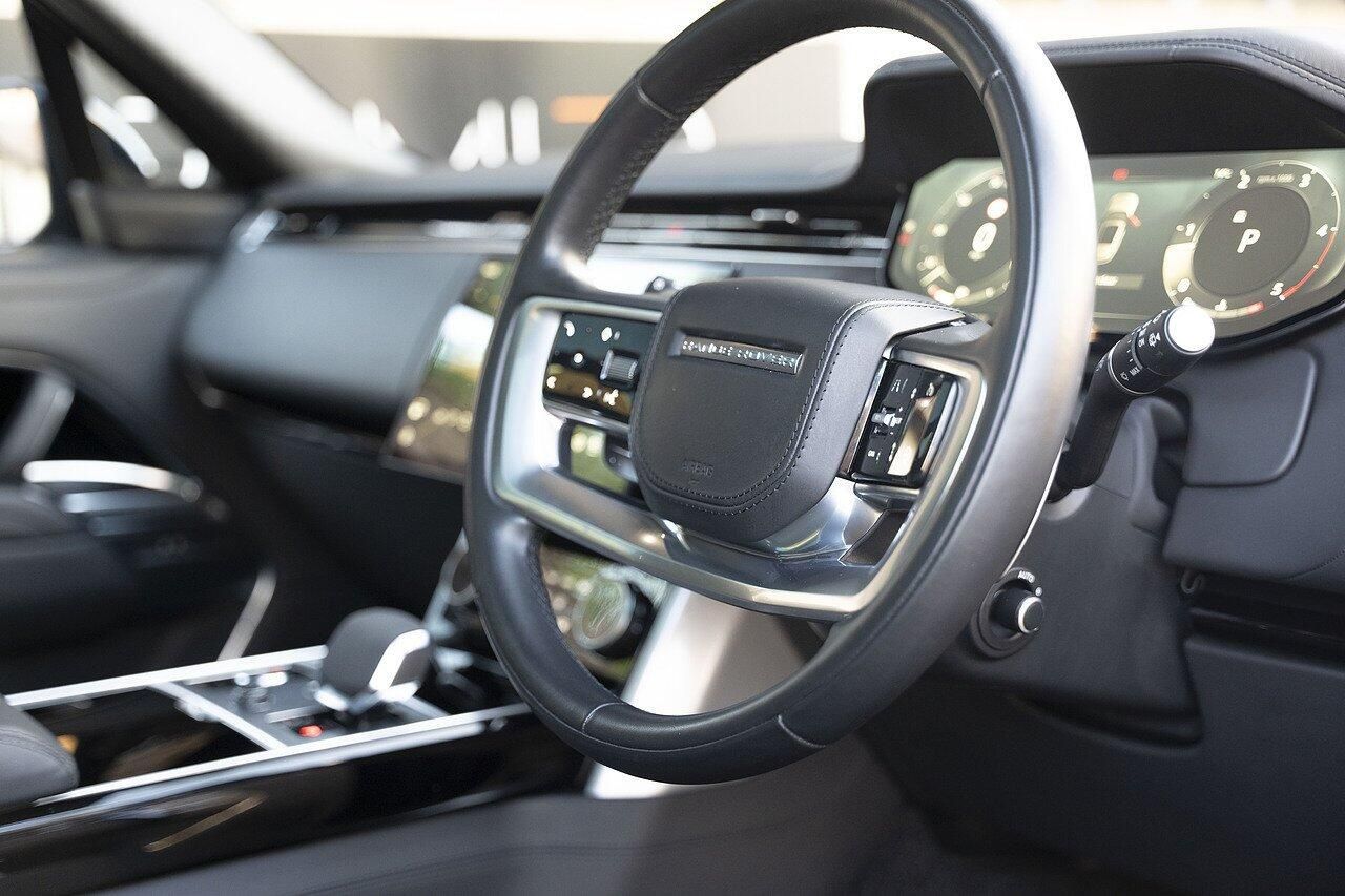 Land Rover Range Rover 3.0 D300 mHEV Autobiography Diesel 5 Door Auto for sale UK - Slide 7