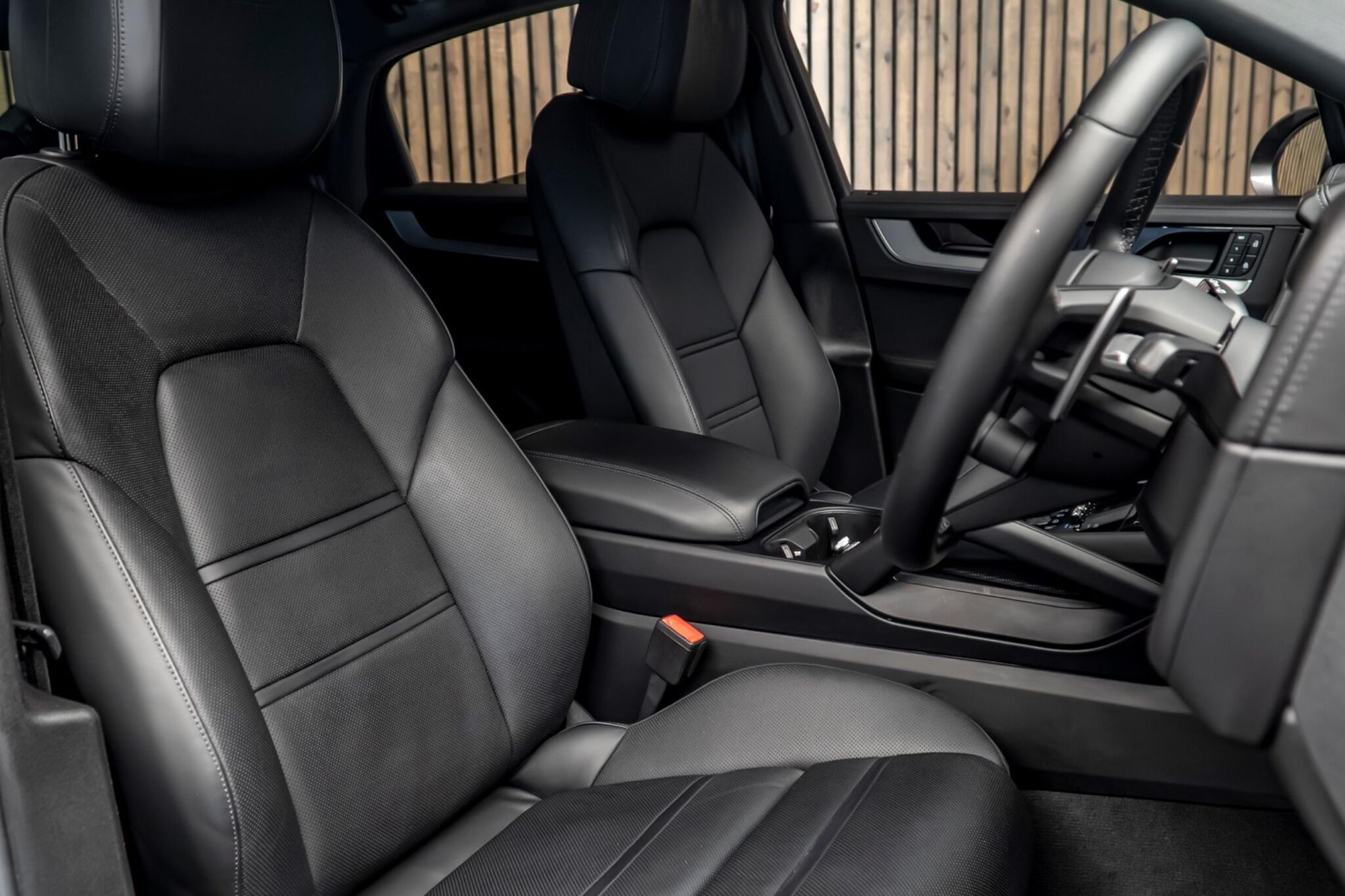 Porsche Cayenne Coupe 3.0 V6 Black Edition 353 Tiptronic S 5 Door Auto for sale UK - Slide 2