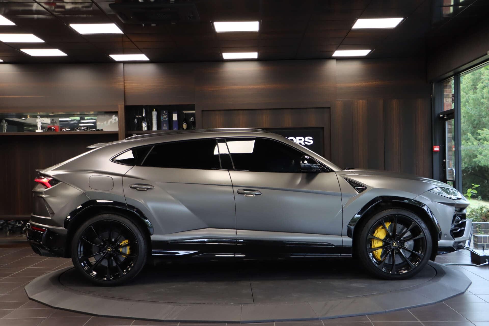 LAMBORGHINI URUS ESTATE 4.0T FSI V8 5dr Auto for sale UK - Slide 7
