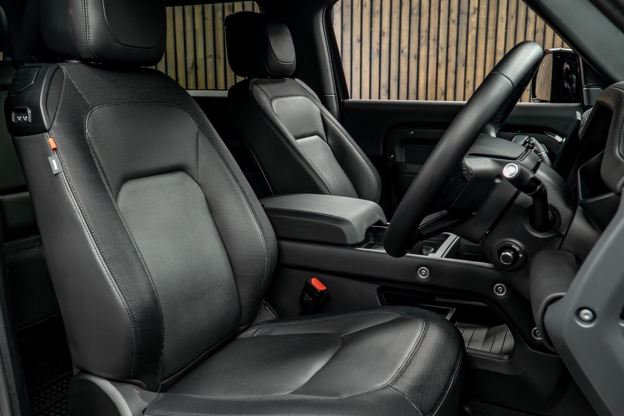 LAND ROVER DEFENDER DIESEL ESTATE 3.0 D250 X-Dynamic HSE 90 3dr Auto for sale UK - Slide 2