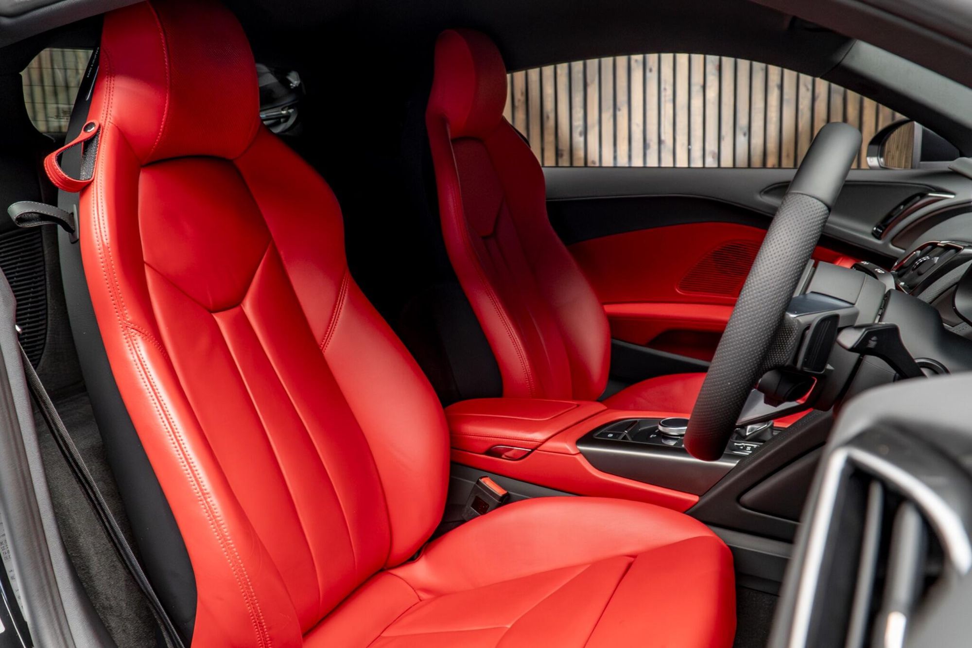 AUDI R8 COUPE 5.2 FSI V10 Quattro 2dr S Tronic for sale UK - Slide 2