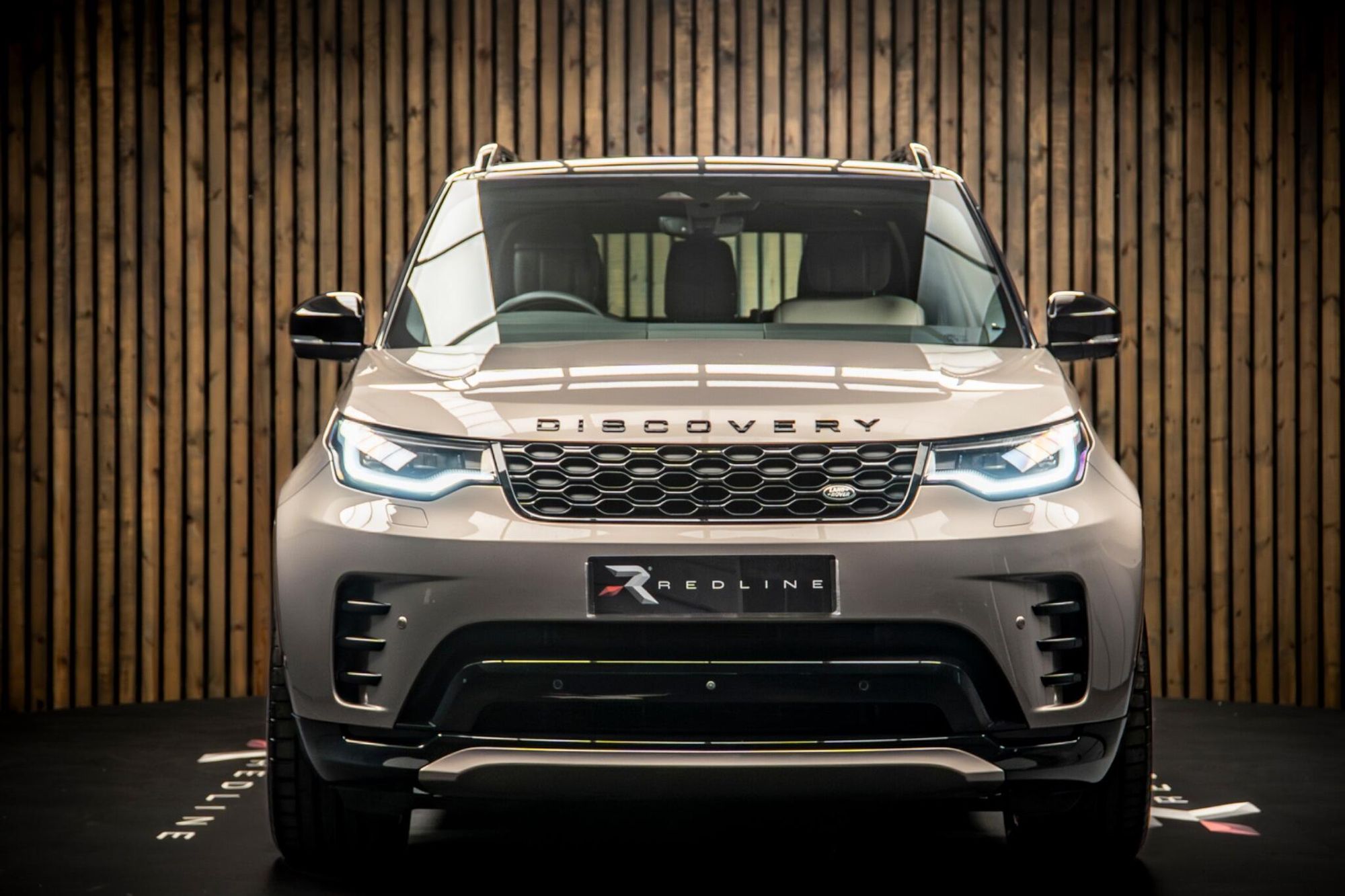 LAND ROVER DISCOVERY DIESEL SW 3.0 D300 Dynamic HSE 5dr Auto for sale UK - Slide 5
