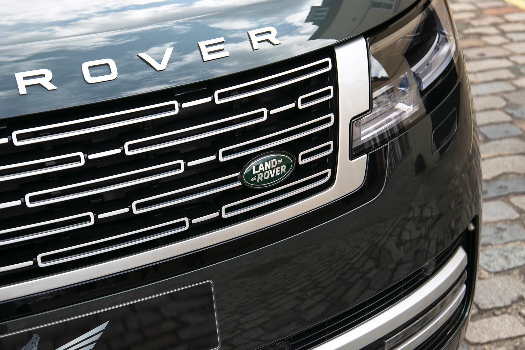 LAND ROVER RANGE ROVER ESTATE 4.4 P530 V8 Autobiography LWB 4dr Auto for sale UK - Slide 5