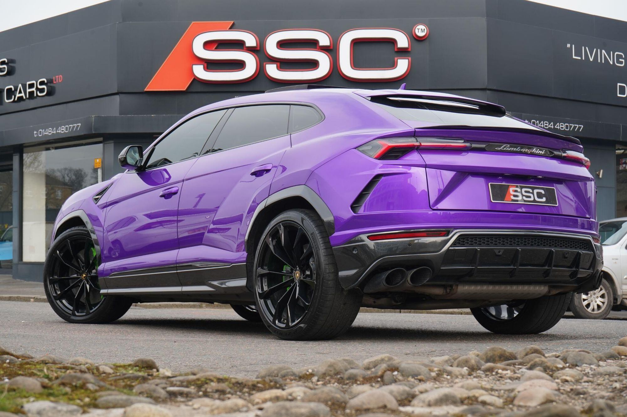 LAMBORGHINI URUS ESTATE 4.0T FSI V8 5dr Auto for sale UK - Slide 2