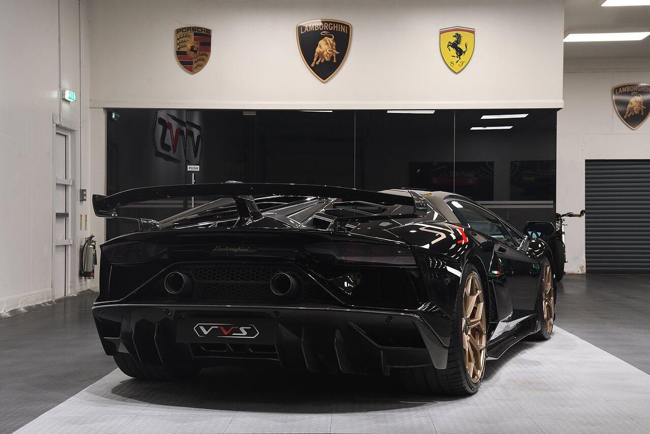 LAMBORGHINI AVENTADOR COUPE SPECIAL EDITION LP 770-4 SVJ 2dr ISR for sale UK - Slide 3