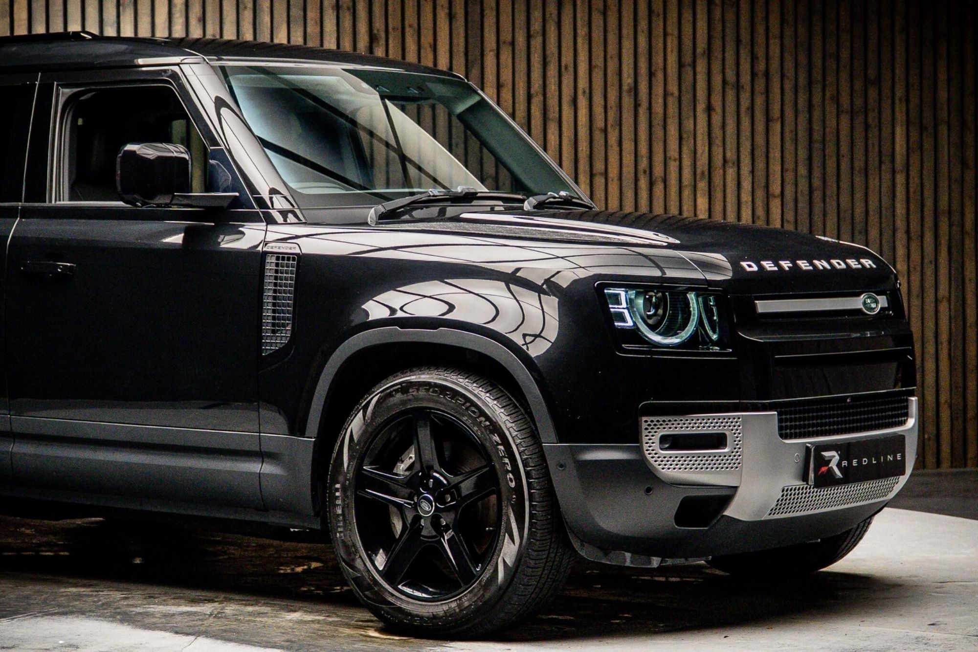 LAND ROVER DEFENDER DIESEL ESTATE 3.0 D300 SE 110 5dr Auto for sale UK - Slide 10