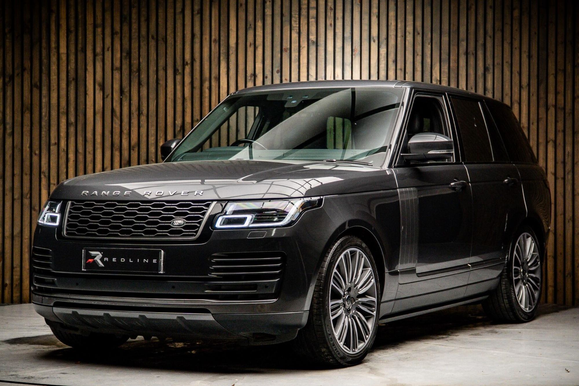 LAND ROVER RANGE ROVER ESTATE 3.0 P400 Vogue 4dr Auto for sale UK - Slide 8