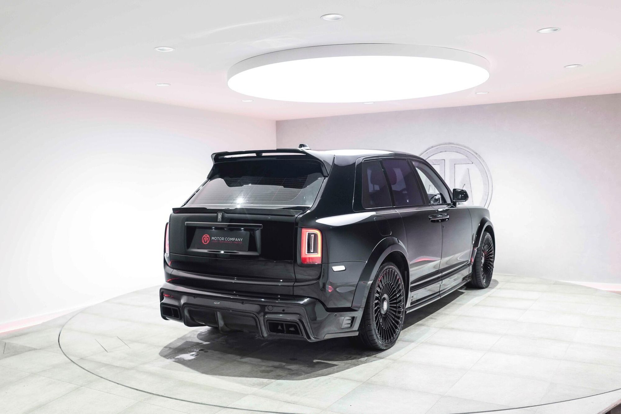ROLLS-ROYCE CULLINAN ESTATE Black Badge 5dr Auto for sale UK - Slide 9