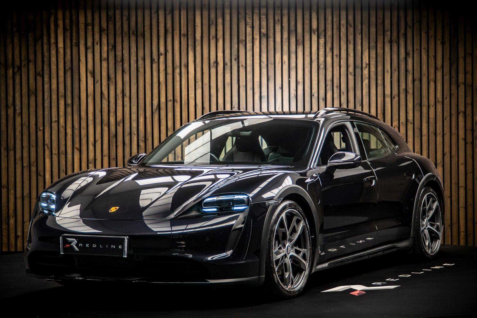 PORSCHE TAYCAN CROSS TURISMO 420kW 4S 93kWh 5dr Auto for sale UK - Slide 8