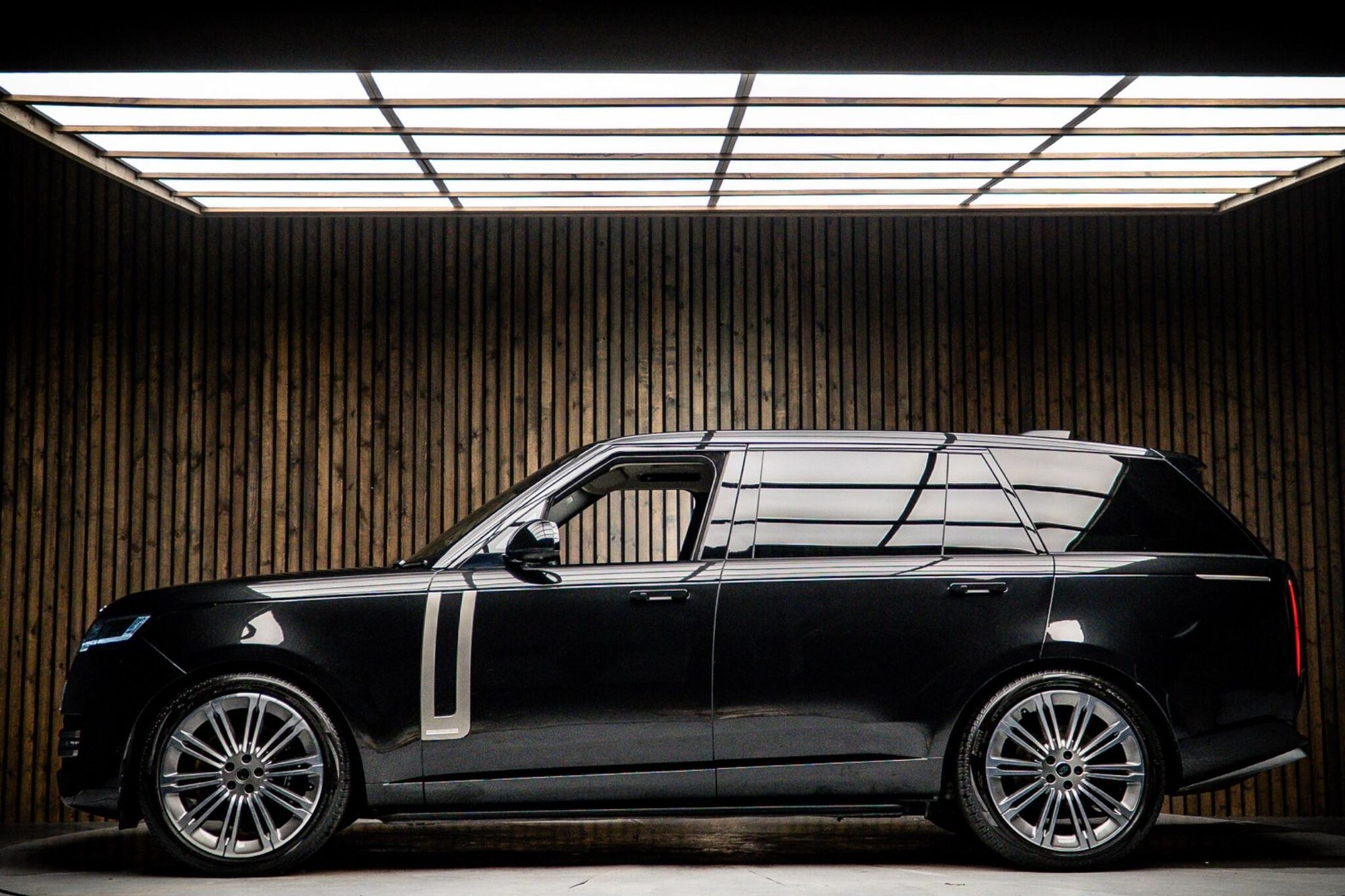 LAND ROVER RANGE ROVER ESTATE 4.4 P530 V8 Autobiography LWB 4dr Auto [7 Seat] for sale UK - Slide 7