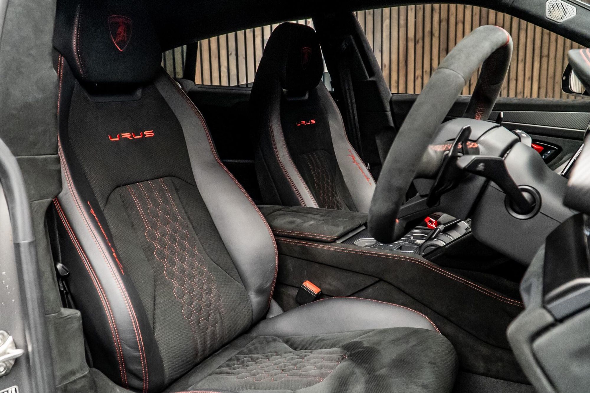 LAMBORGHINI URUS ESTATE 4.0T FSI V8 Performante 5dr Auto for sale UK - Slide 2