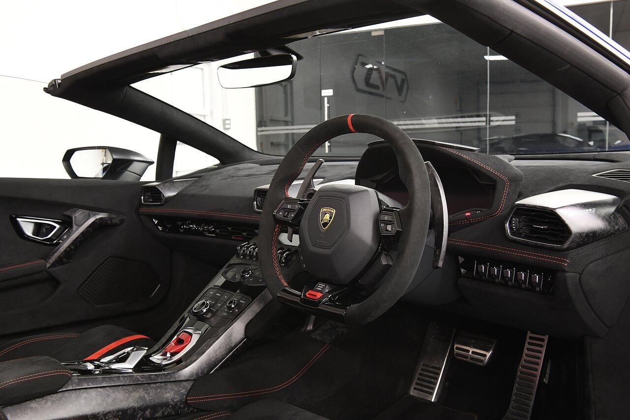 LAMBORGHINI HURACAN SPYDER LP 640-4 Performante 2dr LDF for sale UK - Slide 4