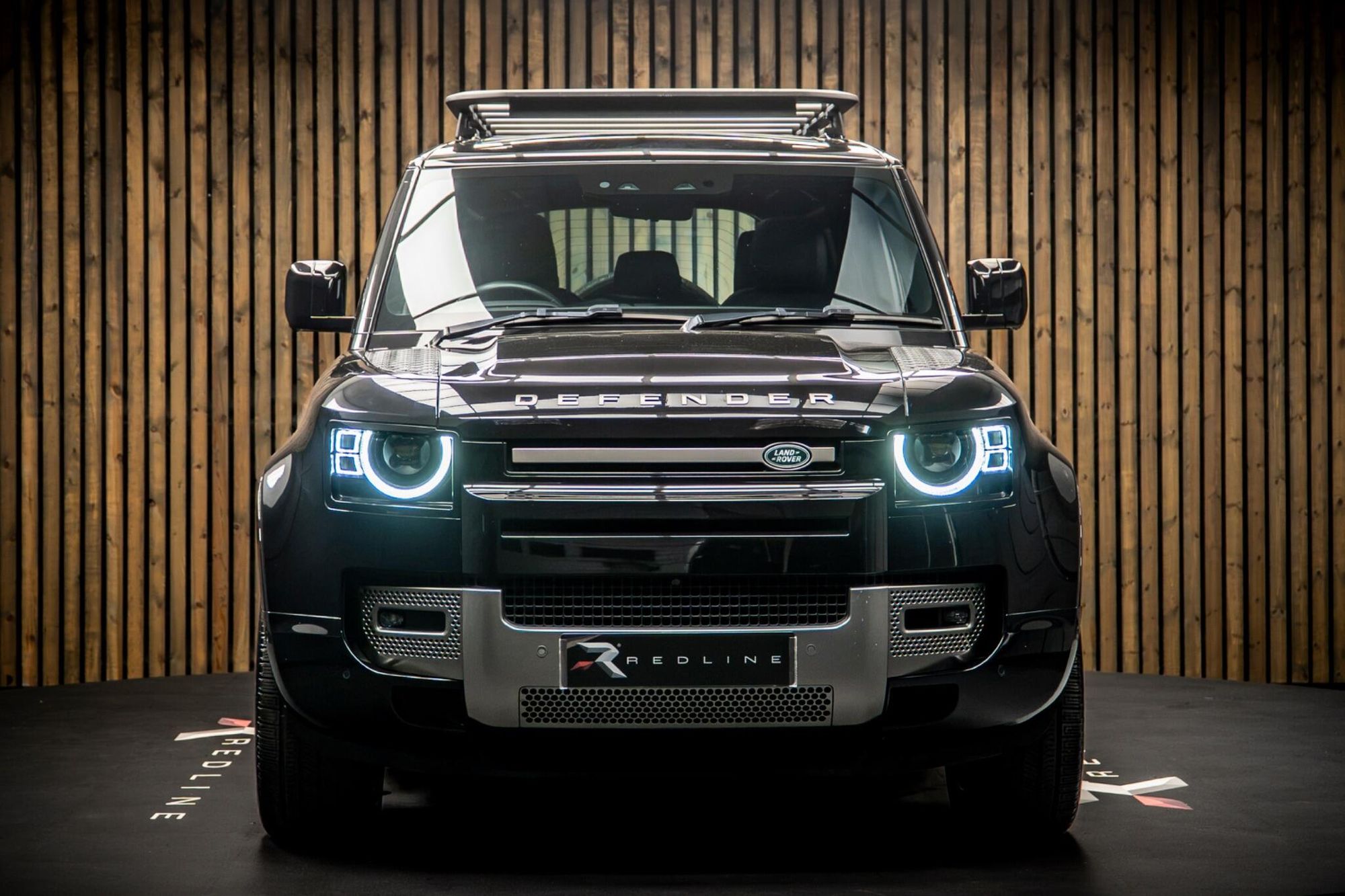 LAND ROVER DEFENDER DIESEL ESTATE 3.0 D300 X-Dynamic SE 110 5dr Auto for sale UK - Slide 5
