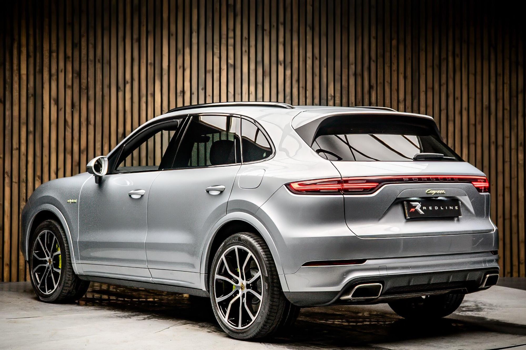 Porsche Cayenne 3.0 V6 Black Edition E-Hybrid Tiptronic S 25.9kWh 5 Door Auto for sale UK - Slide 3