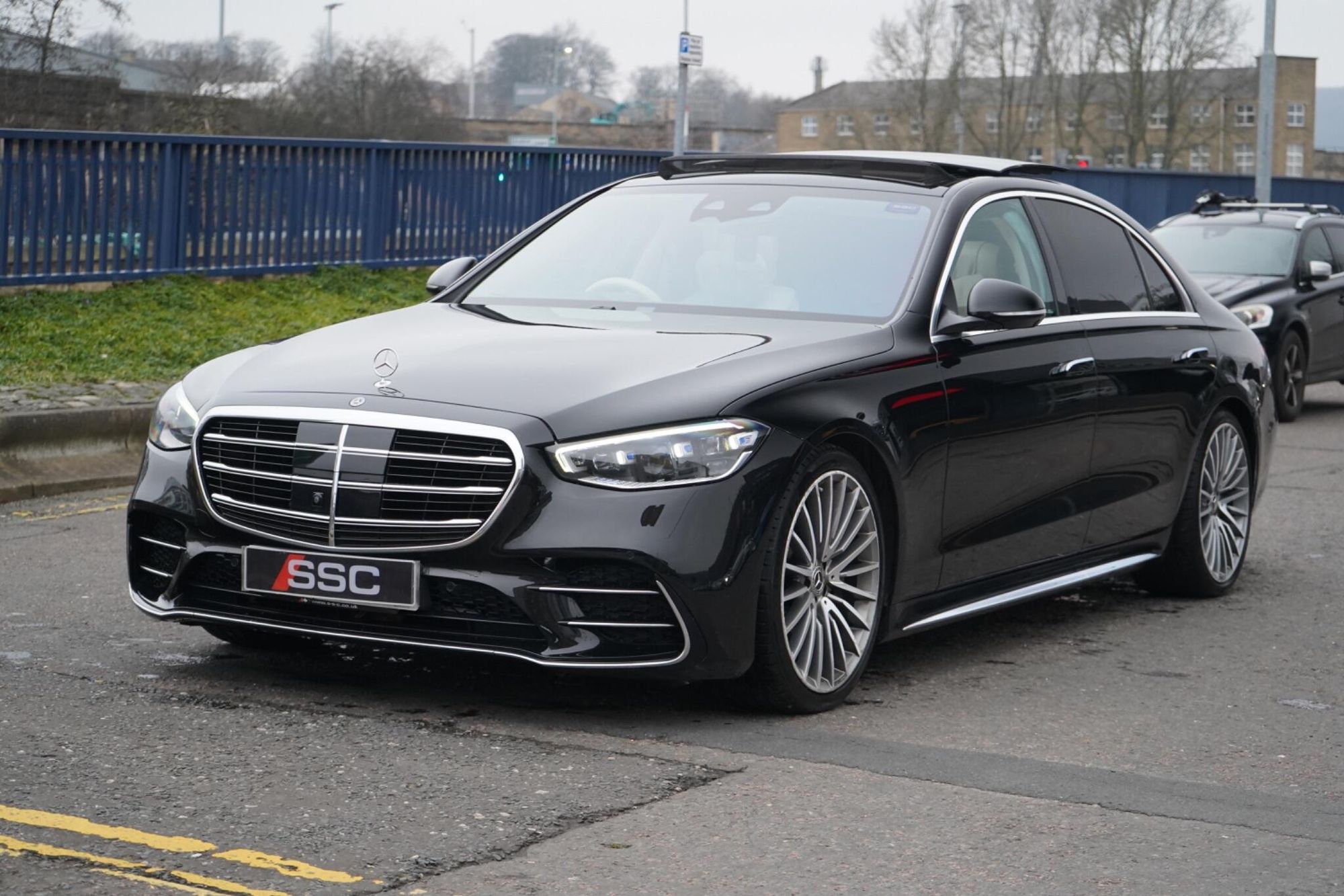 MERCEDES-BENZ S CLASS DIESEL SALOON S350d L AMG Line Premium Plus 4dr 9G-Tronic for sale UK - Slide 7