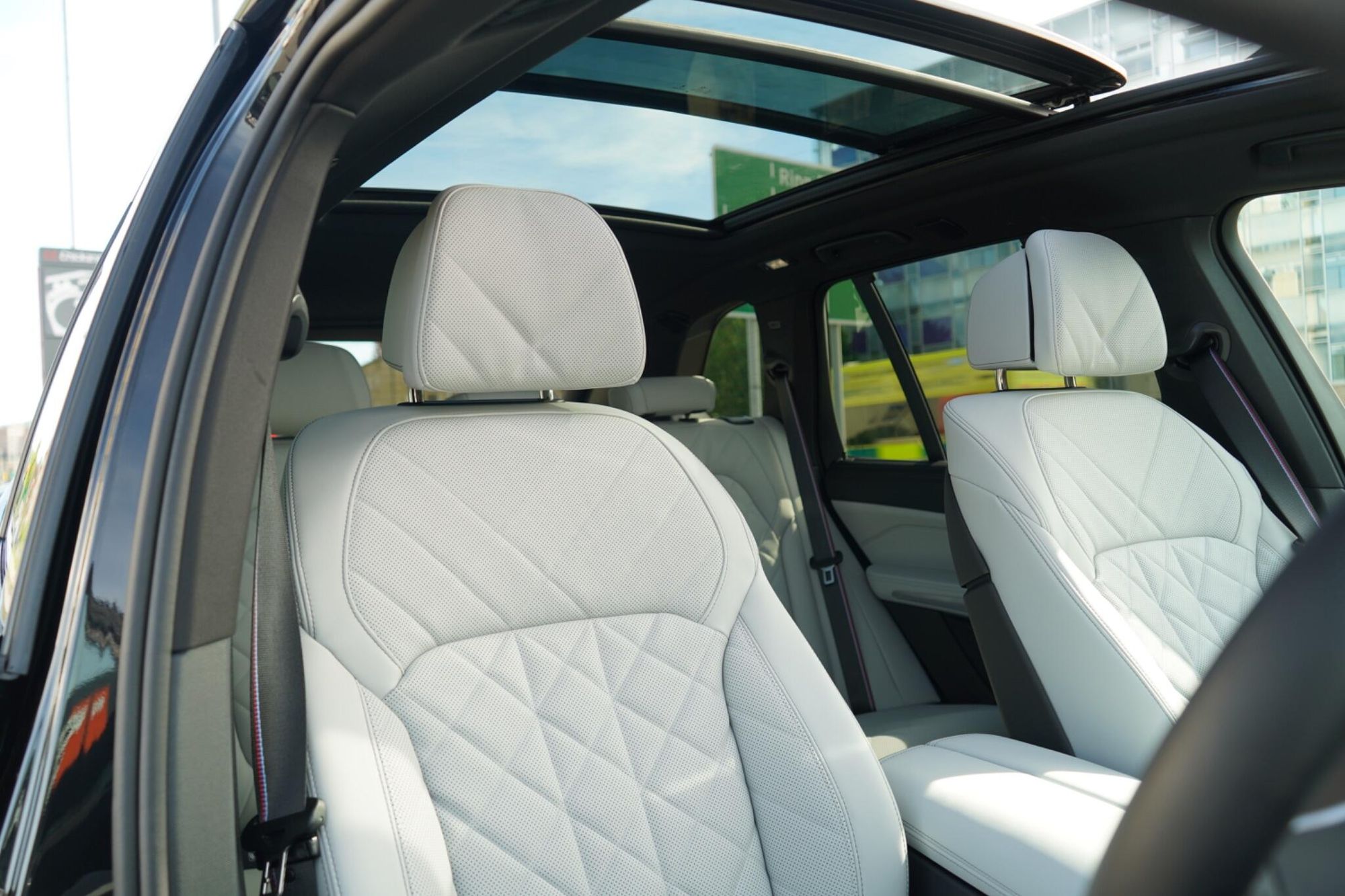 BMW X5 DIESEL ESTATE xDrive40d MHT M Sport 5dr Auto for sale UK - Slide 3