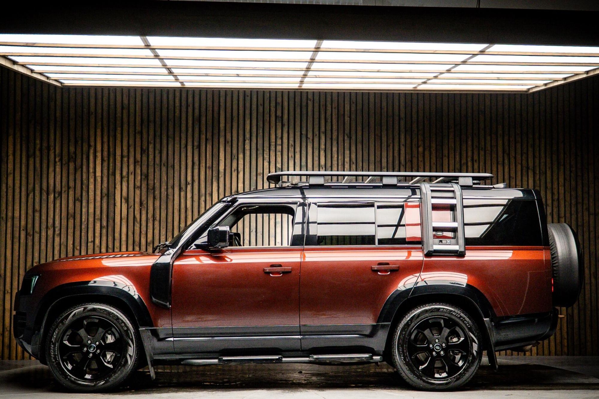 LAND ROVER DEFENDER ESTATE 3.0 P300 X-Dynamic HSE 130 5dr Auto for sale UK - Slide 7