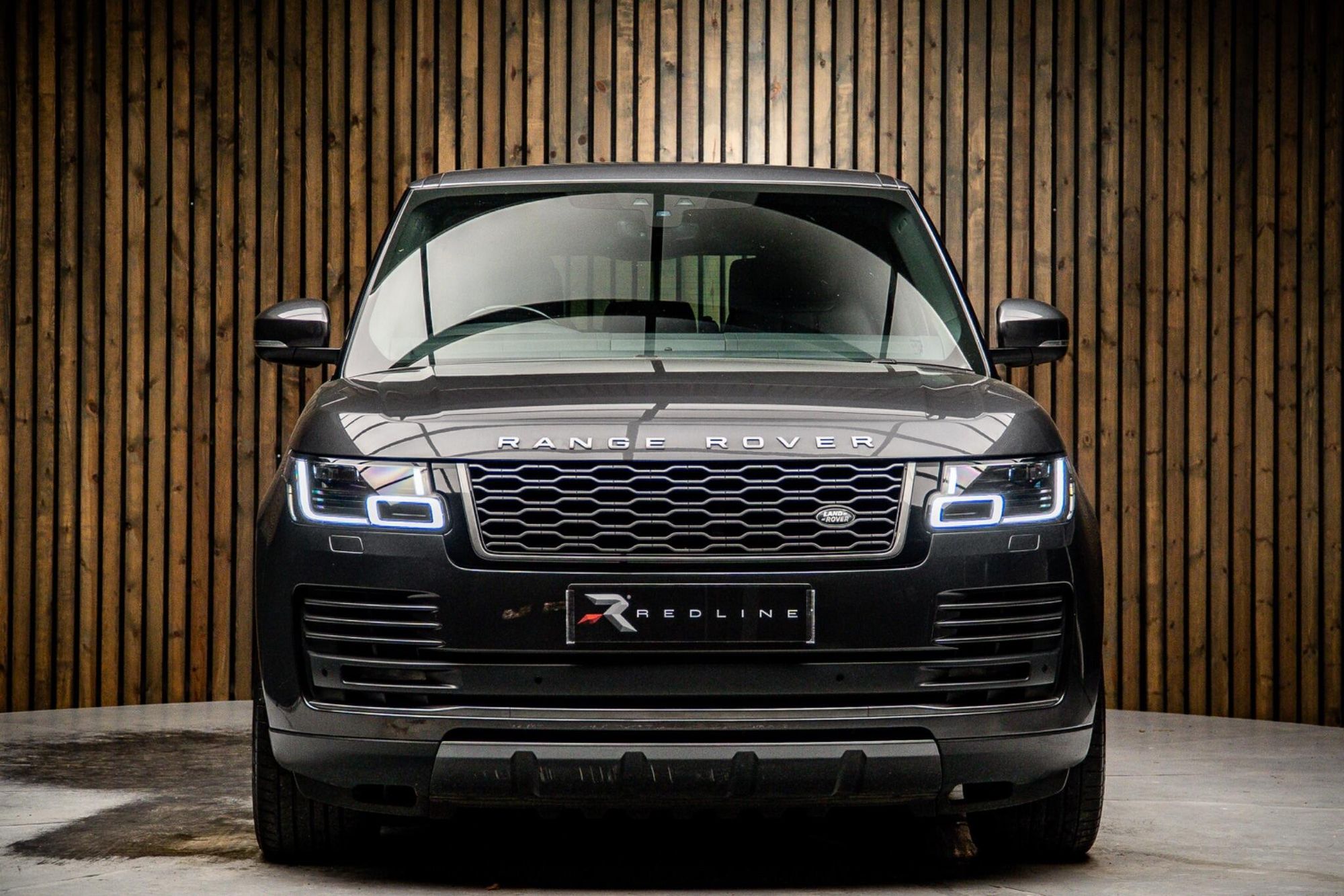 LAND ROVER RANGE ROVER ESTATE 3.0 P400 Vogue 4dr Auto for sale UK - Slide 5