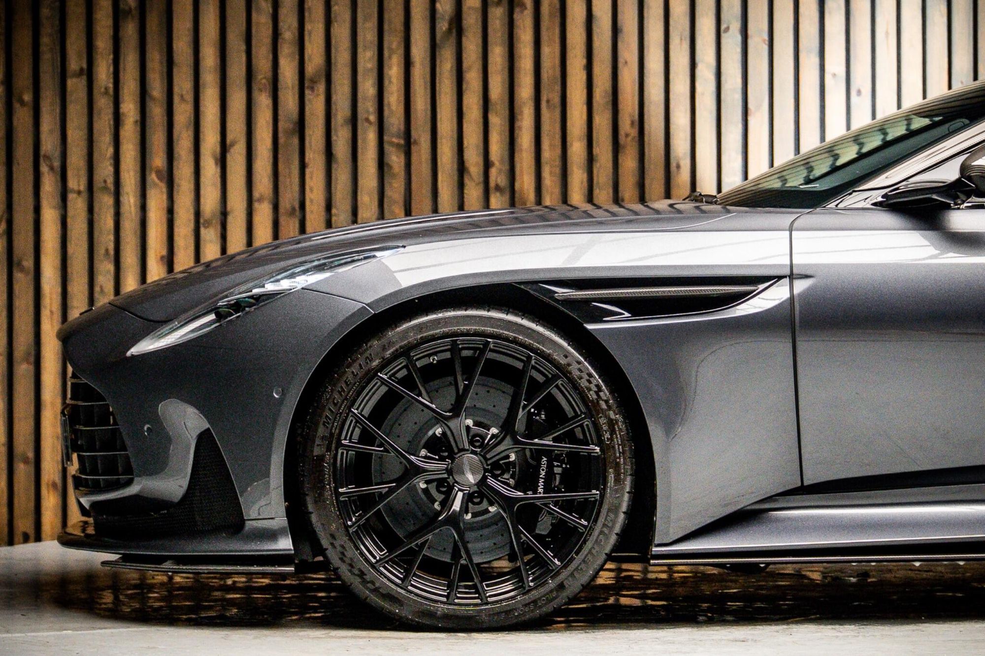 ASTON MARTIN DB12 COUPE V8 2dr Auto for sale UK - Slide 9