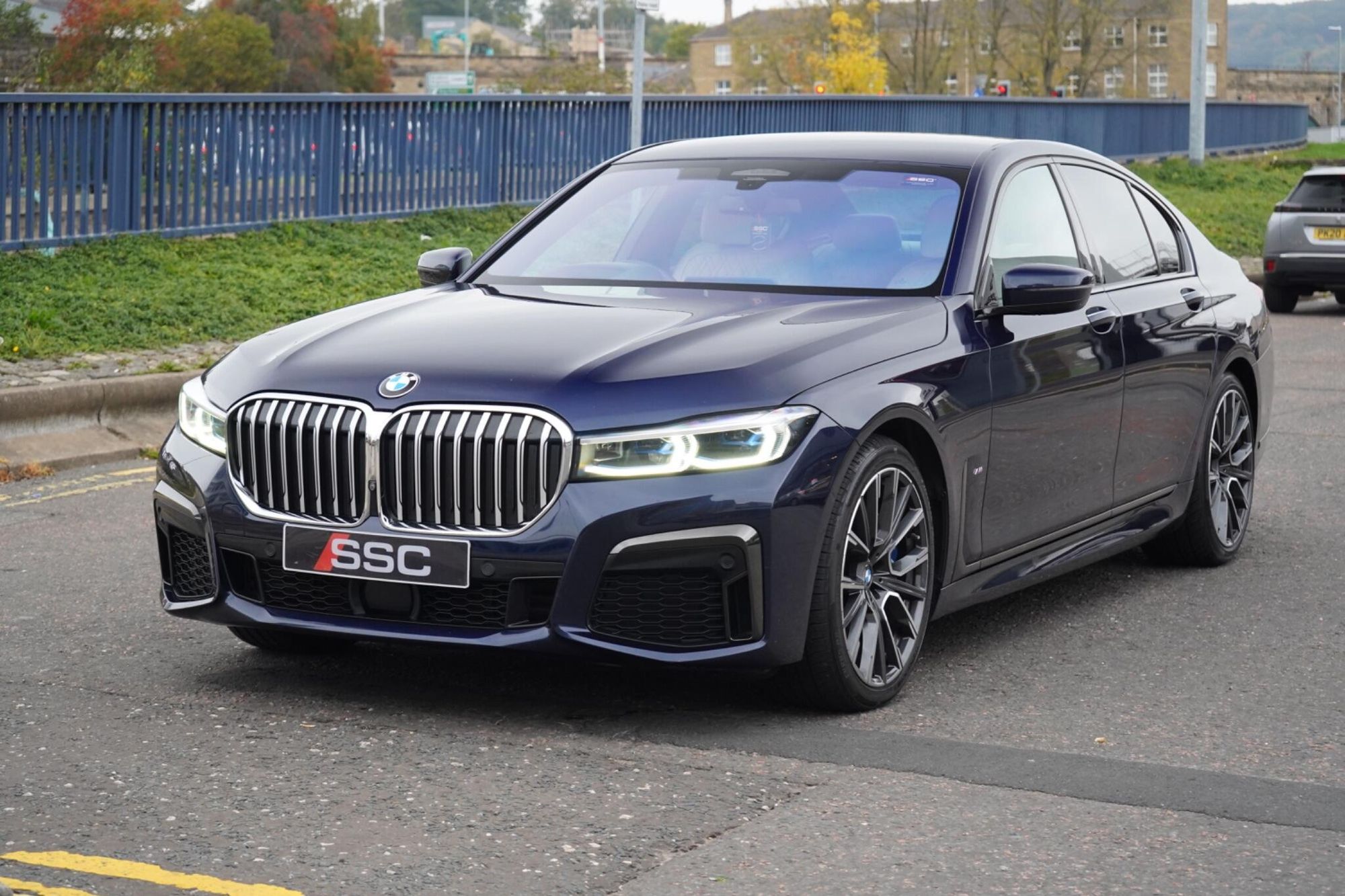 BMW 7 SERIES DIESEL SALOON 740d xDrive M Sport 4dr Auto for sale UK - Slide 7